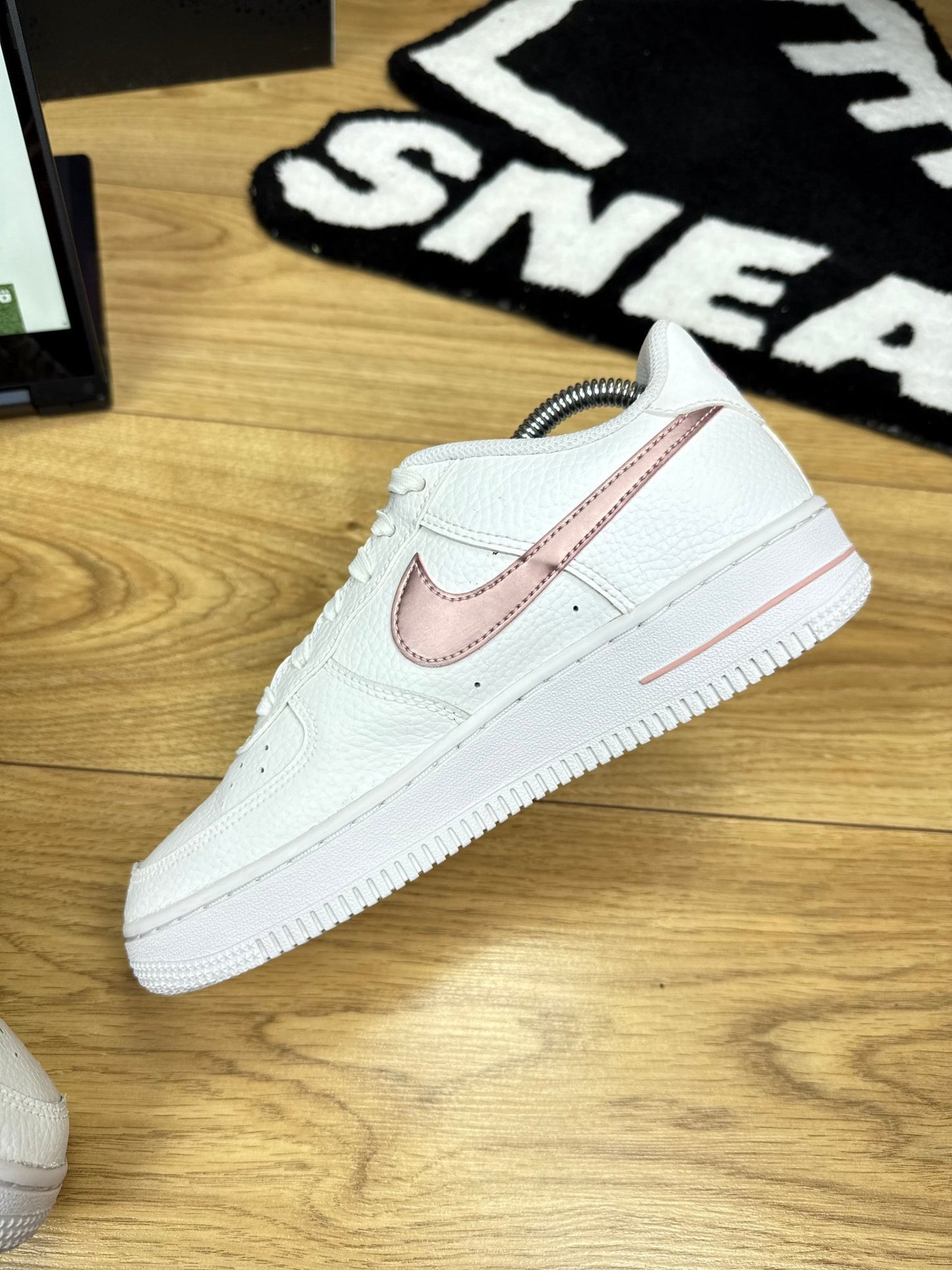 Nike Air Force 1 Low (37.5)