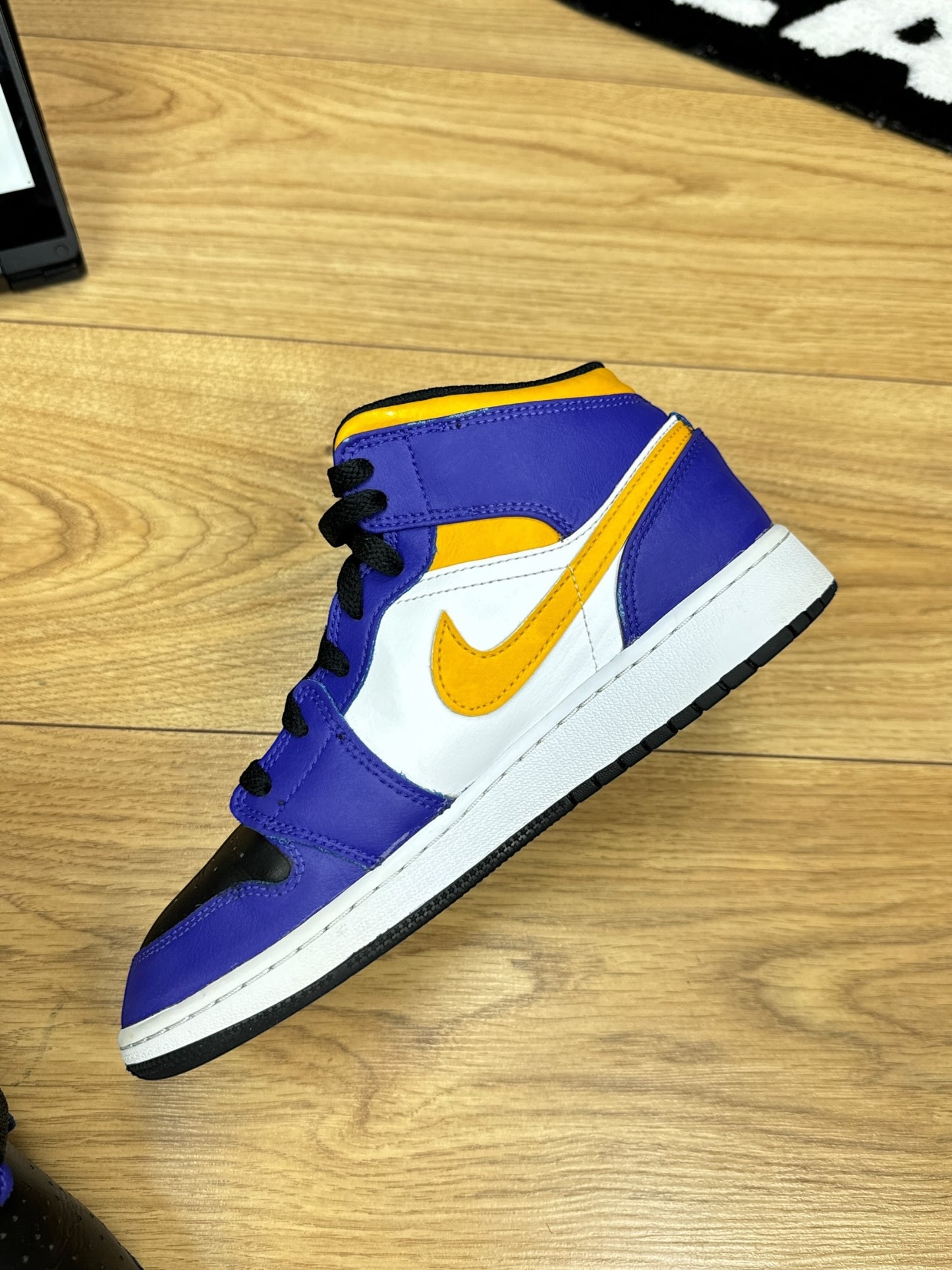 Nike Air Jordan 1 Mid (38.5)