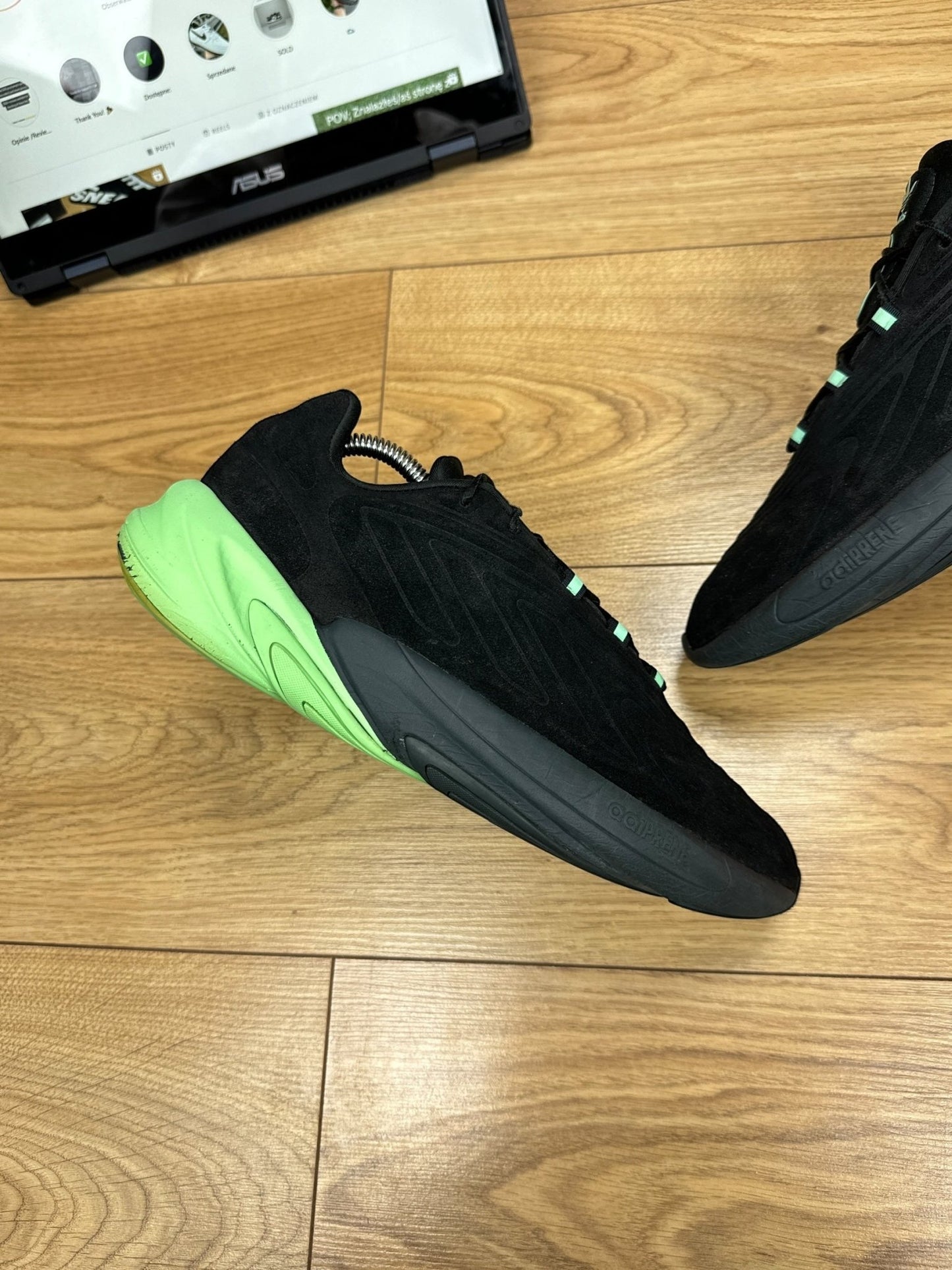 Adidas Ozelia (43 1/3)