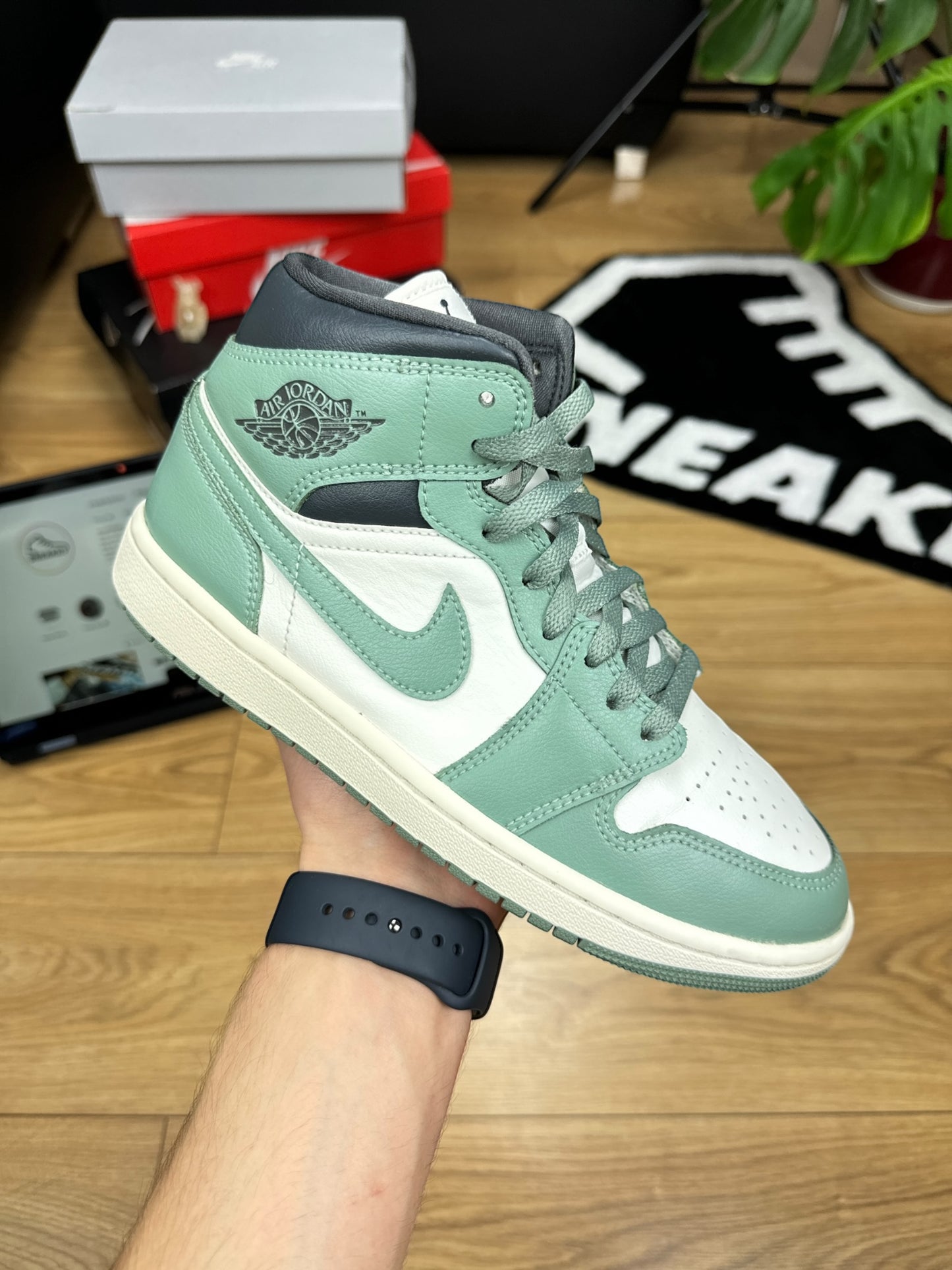 Nike Air Jordan 1 Mid (39)