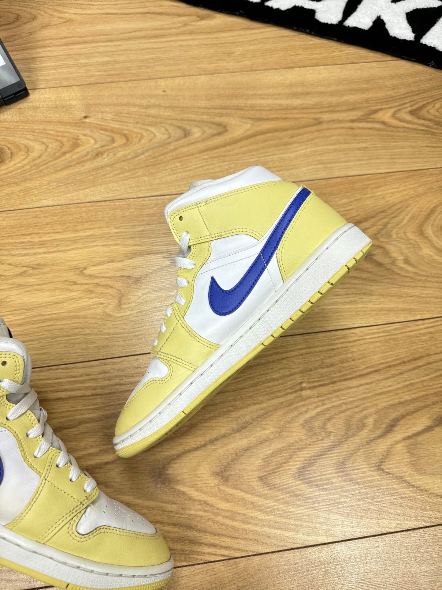 Nike Air Jordan 1 Mid (40.5)