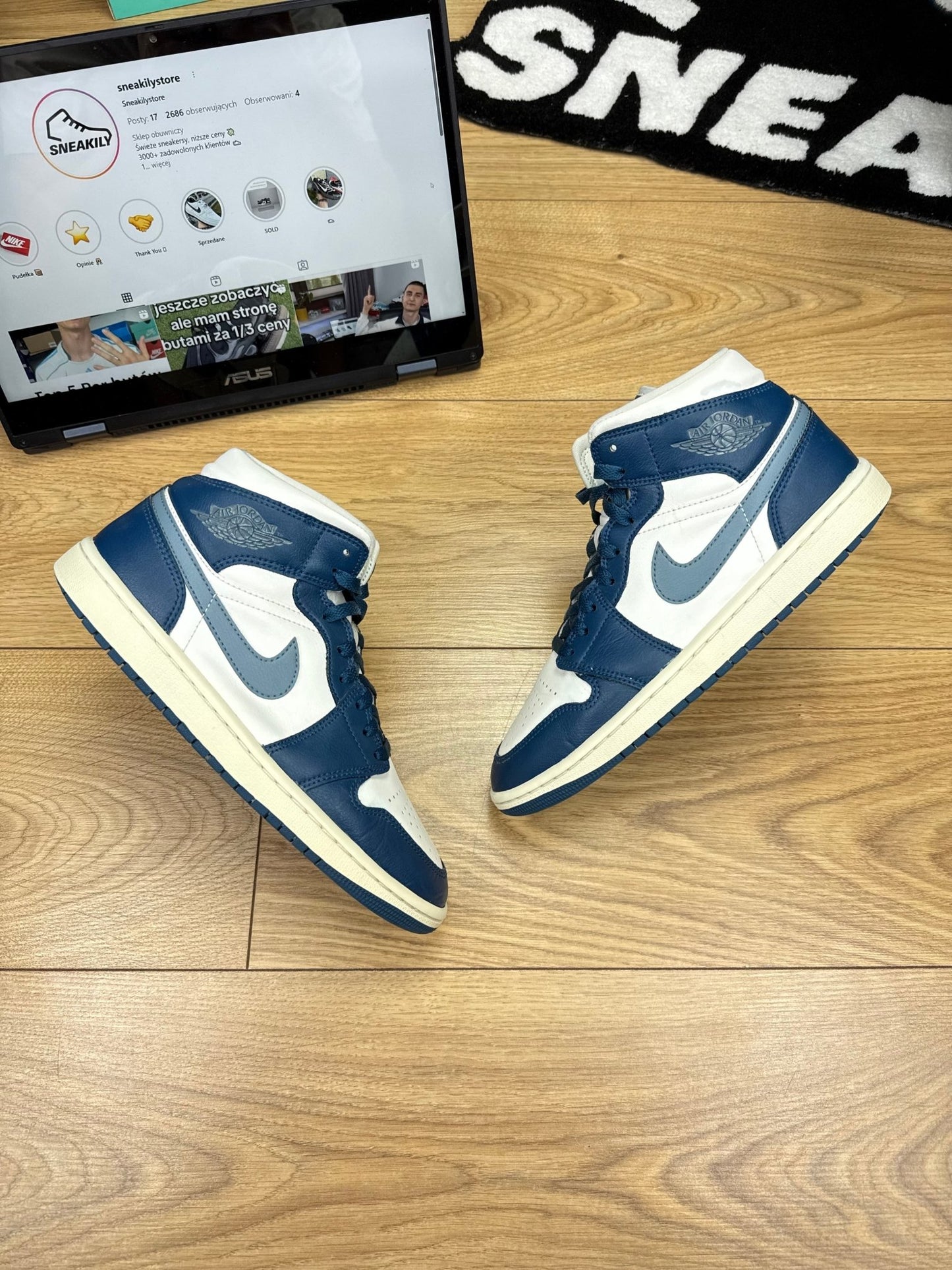 Nike Air Jordan 1 Mid (40)