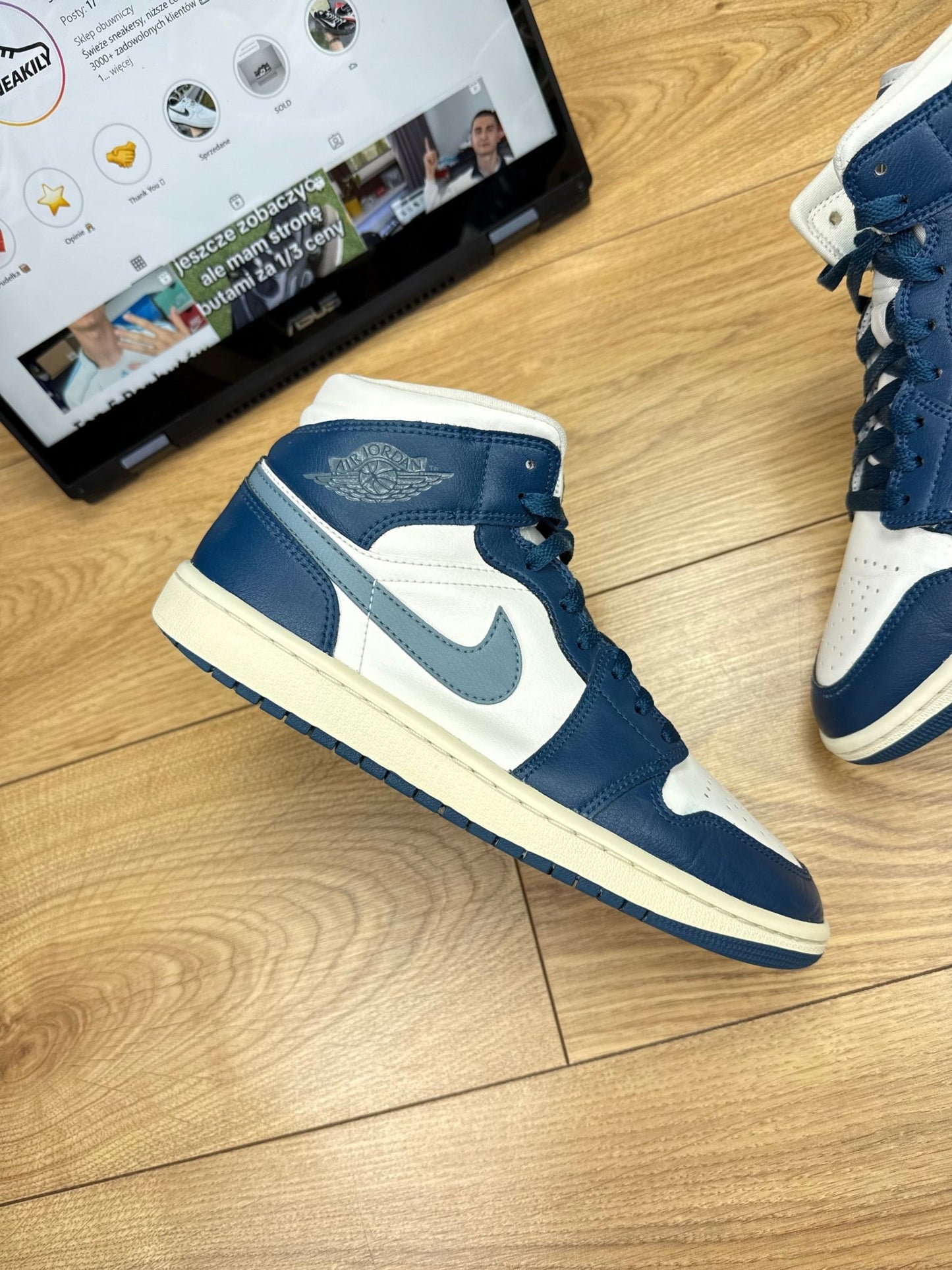 Nike Air Jordan 1 Mid (40)
