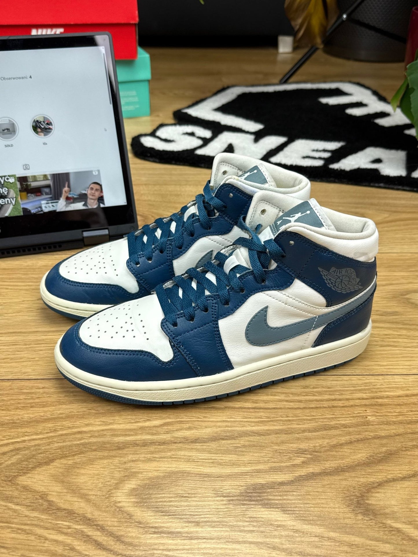 Nike Air Jordan 1 Mid (40)