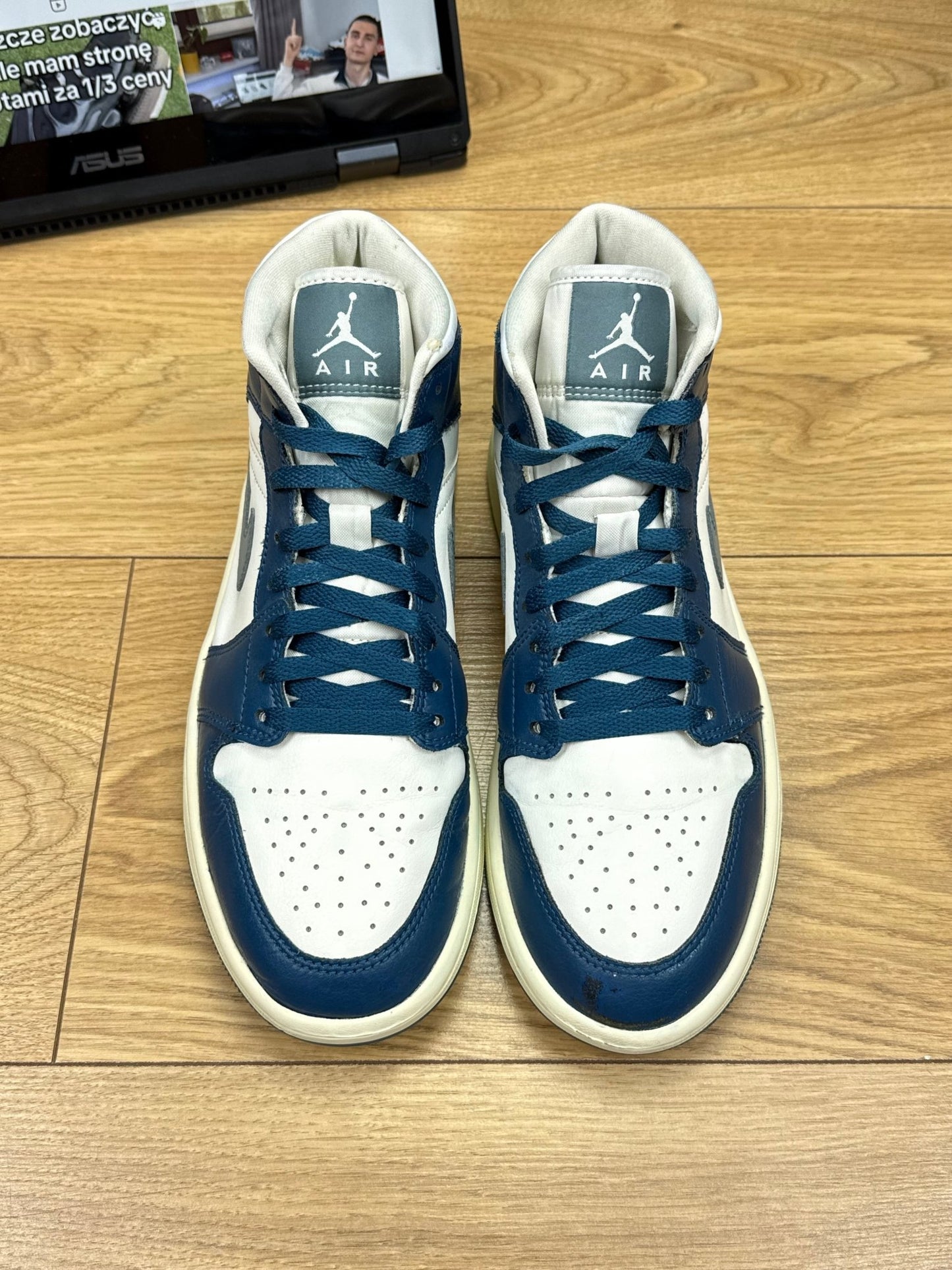 Nike Air Jordan 1 Mid (40)