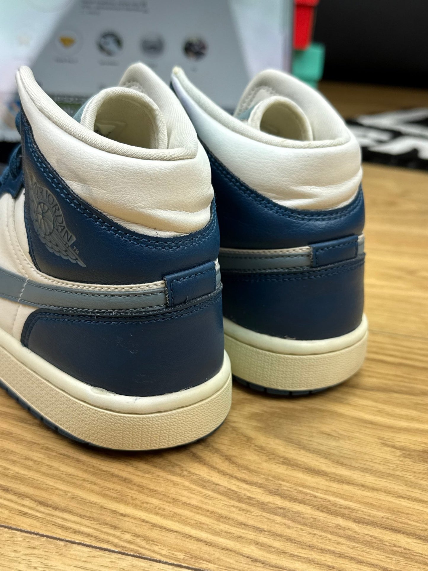 Nike Air Jordan 1 Mid (40)
