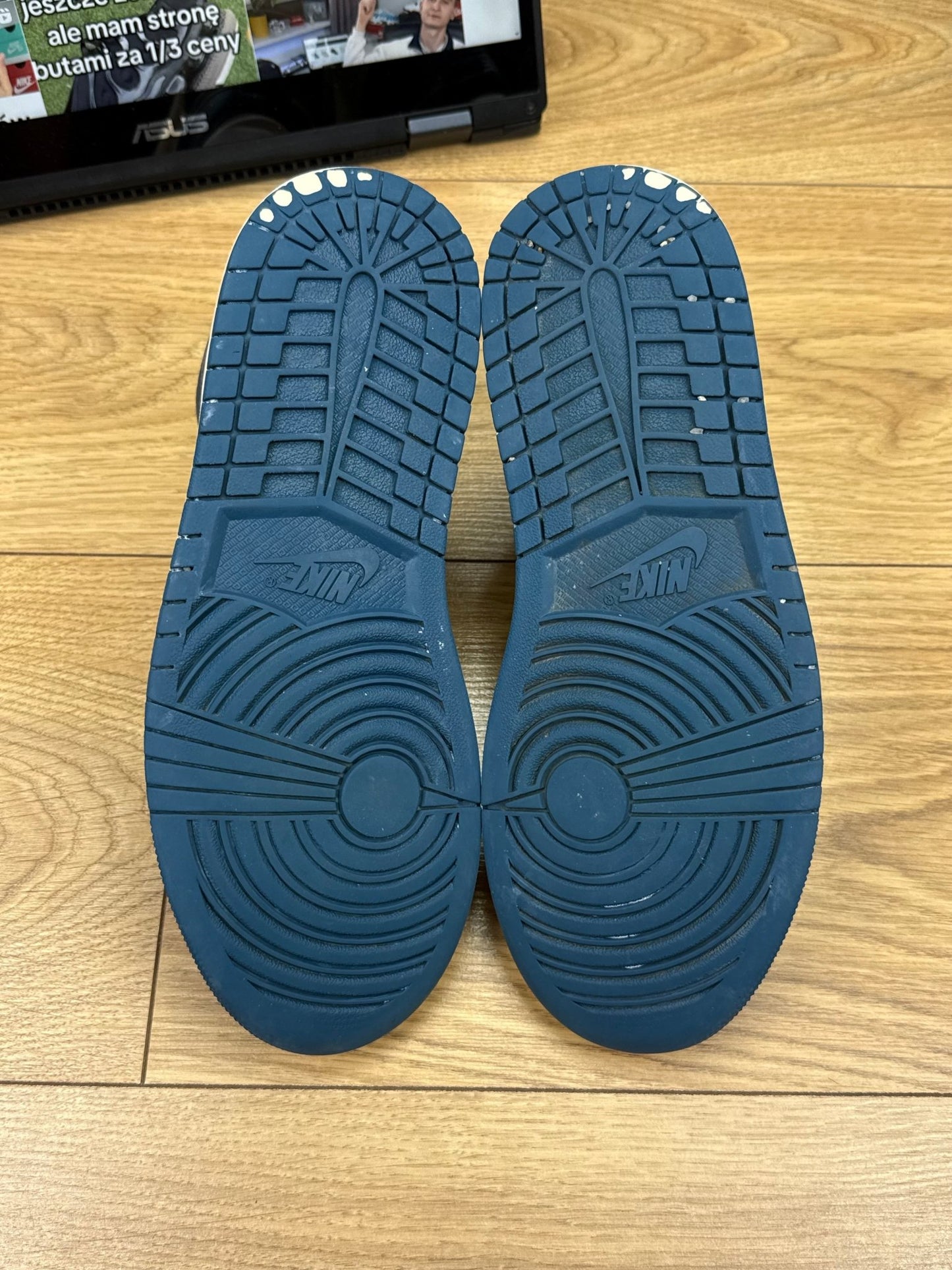 Nike Air Jordan 1 Mid (40)