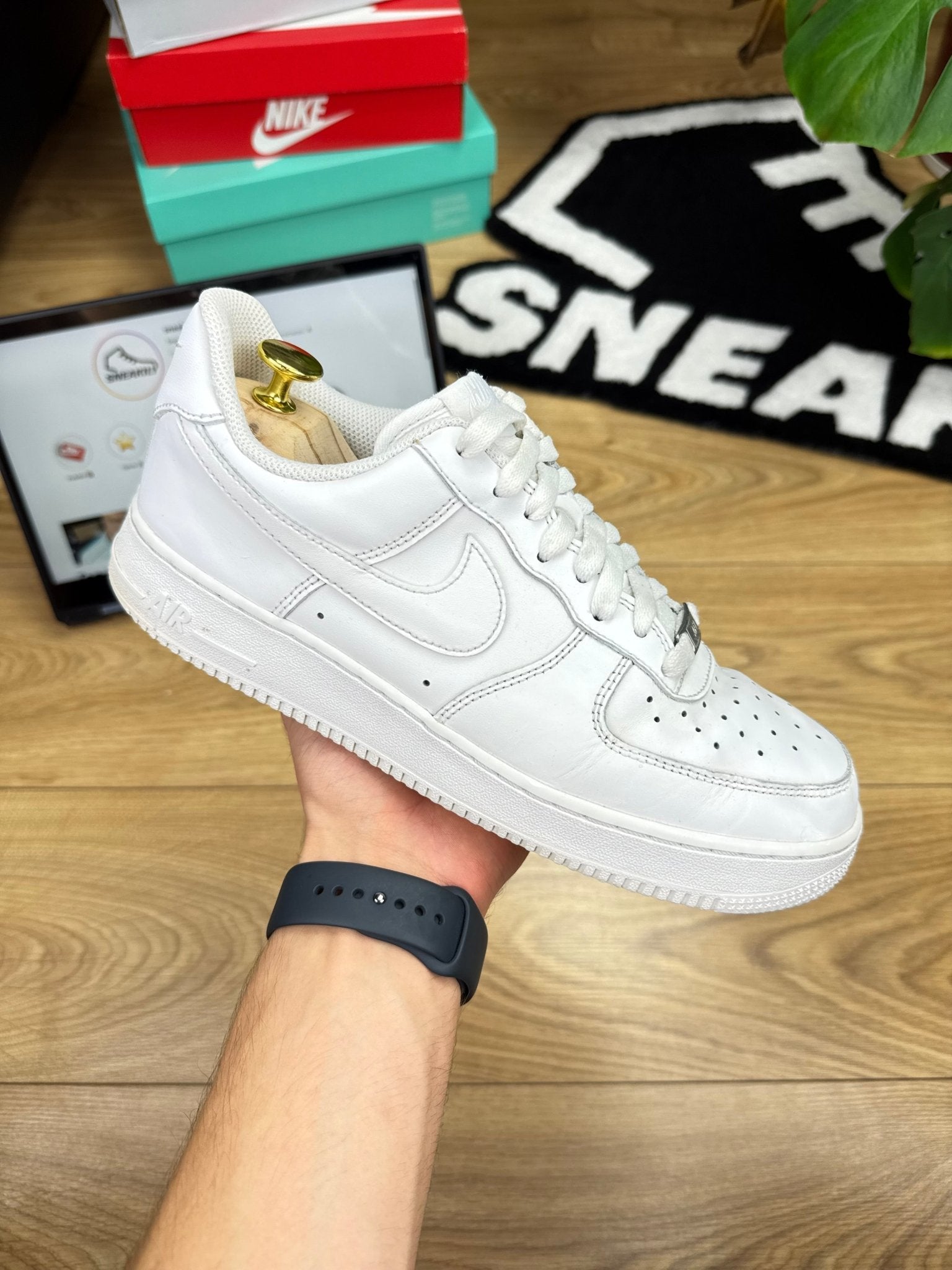 how to tie black air forces