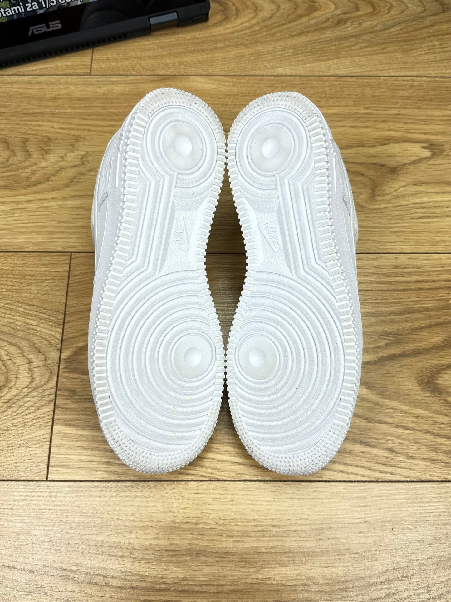 Nike Air Force 1 Low (40)