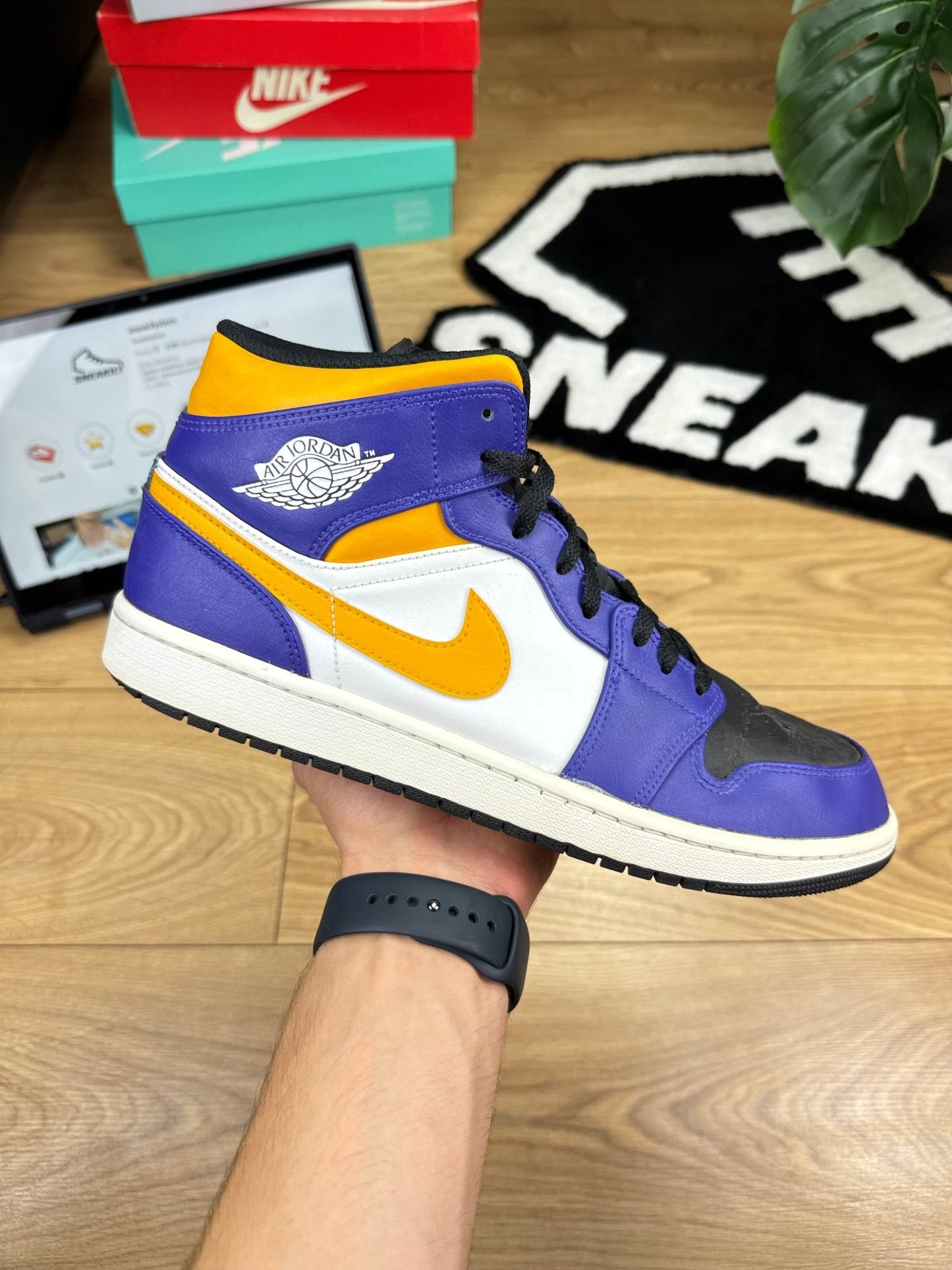 Nike Air Jordan 1 Mid (45.5)