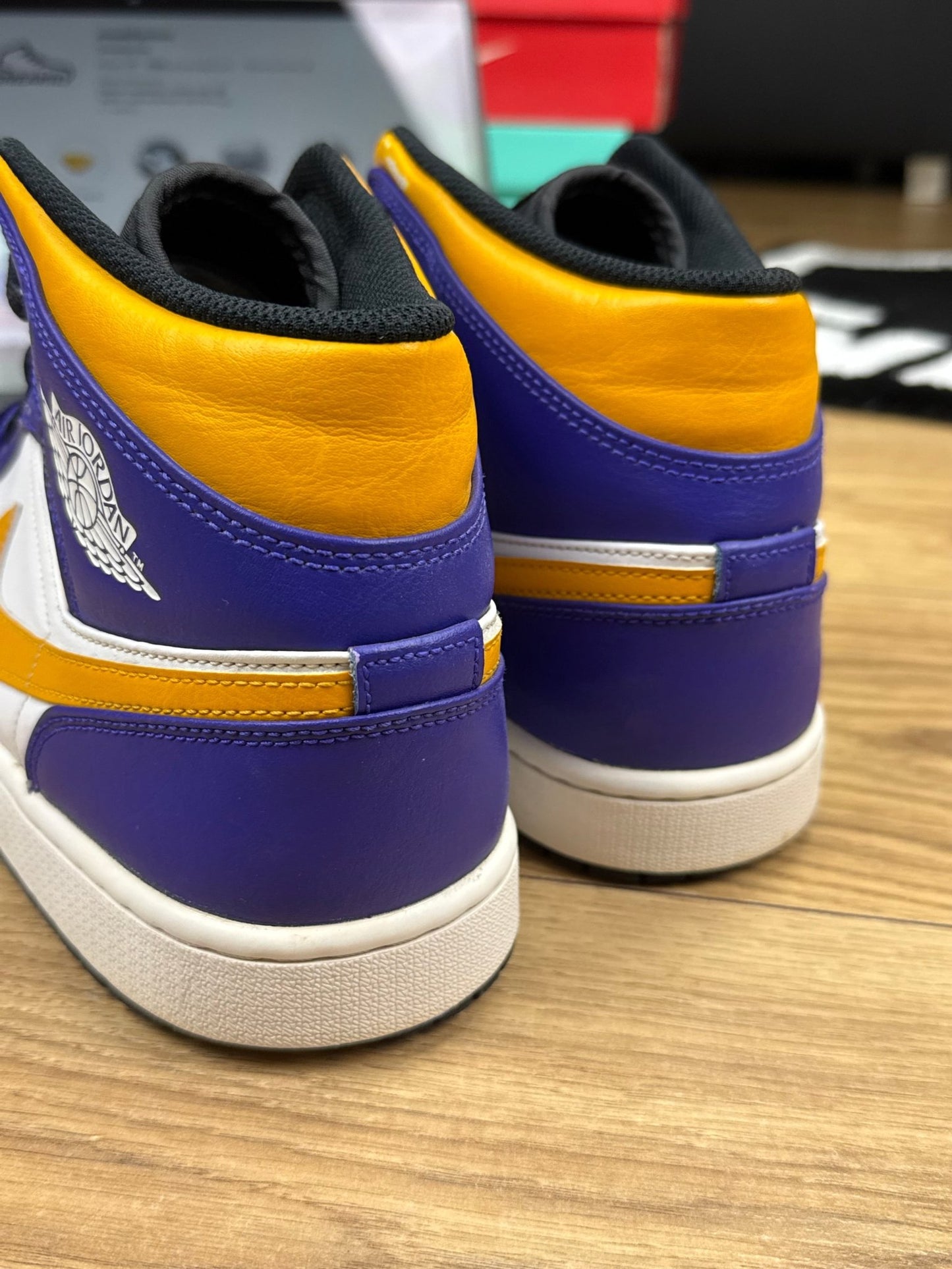 Nike Air Jordan 1 Mid (45.5)