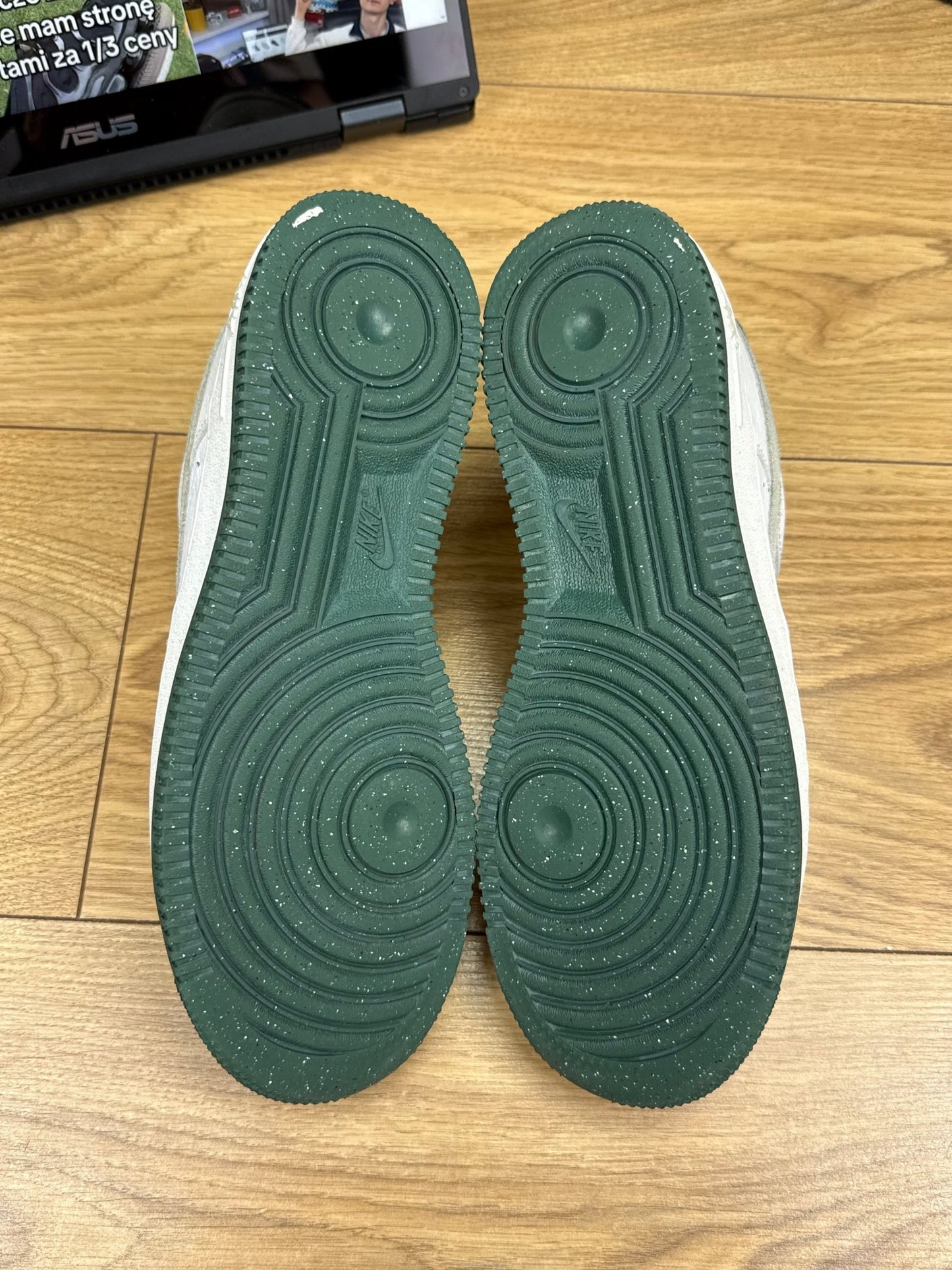 Nike Air Force 1 Low (40)