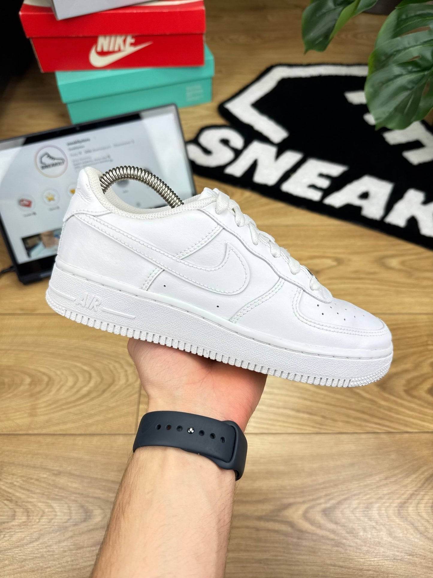 Nike Air Force 1 Low (37.5)