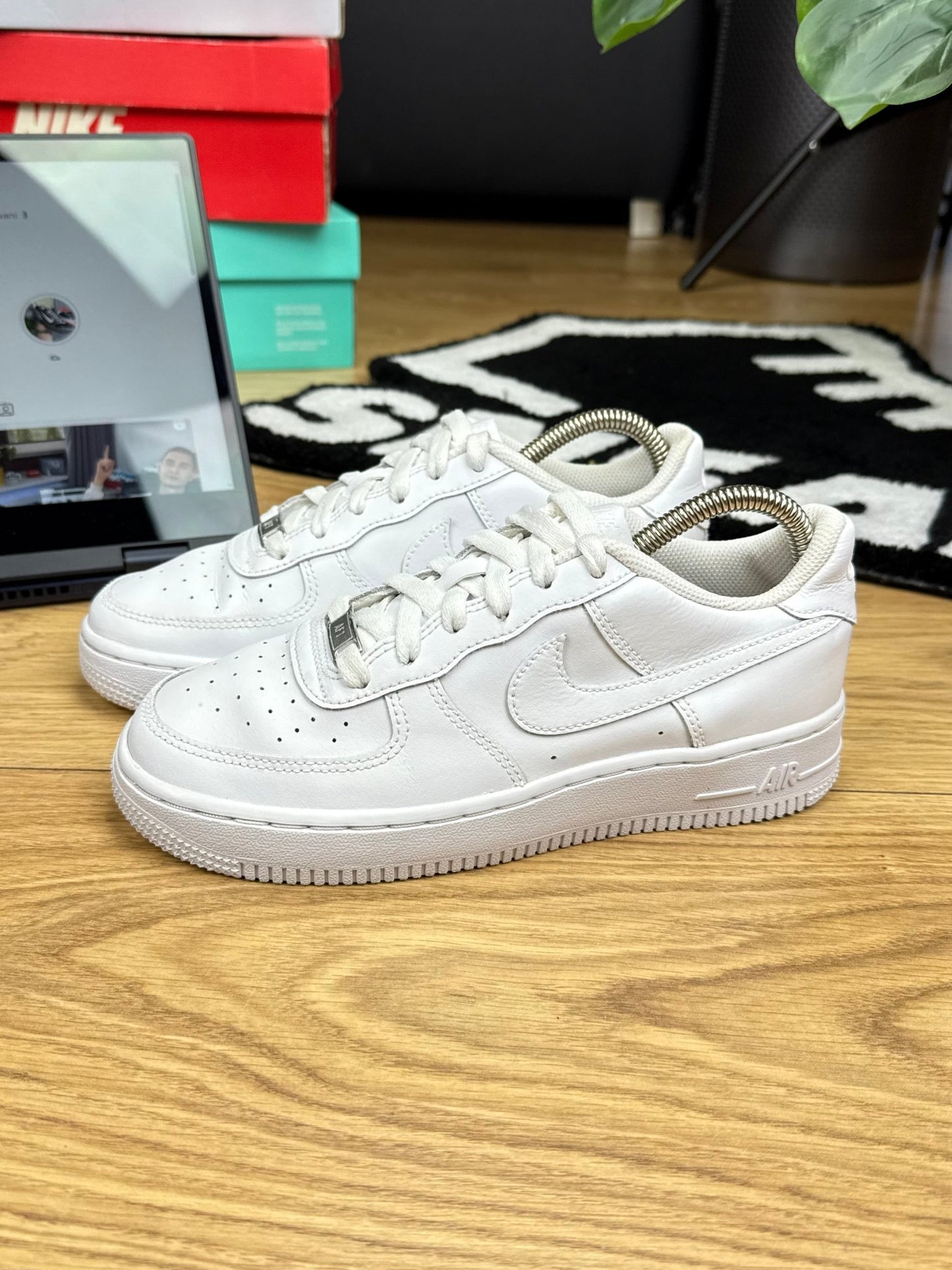 Nike Air Force 1 Low (37.5)