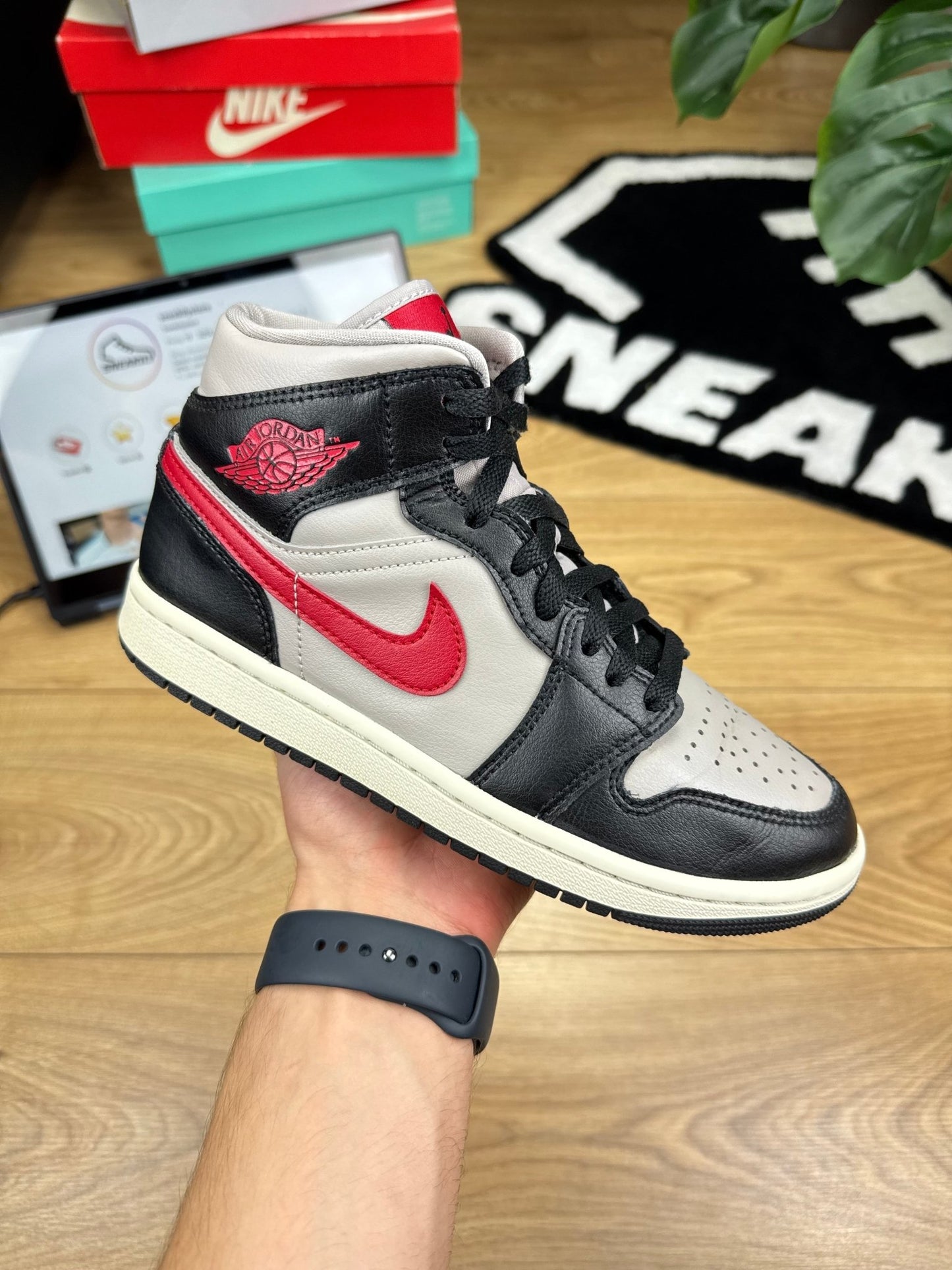 Nike Air Jordan 1 Mid (38)