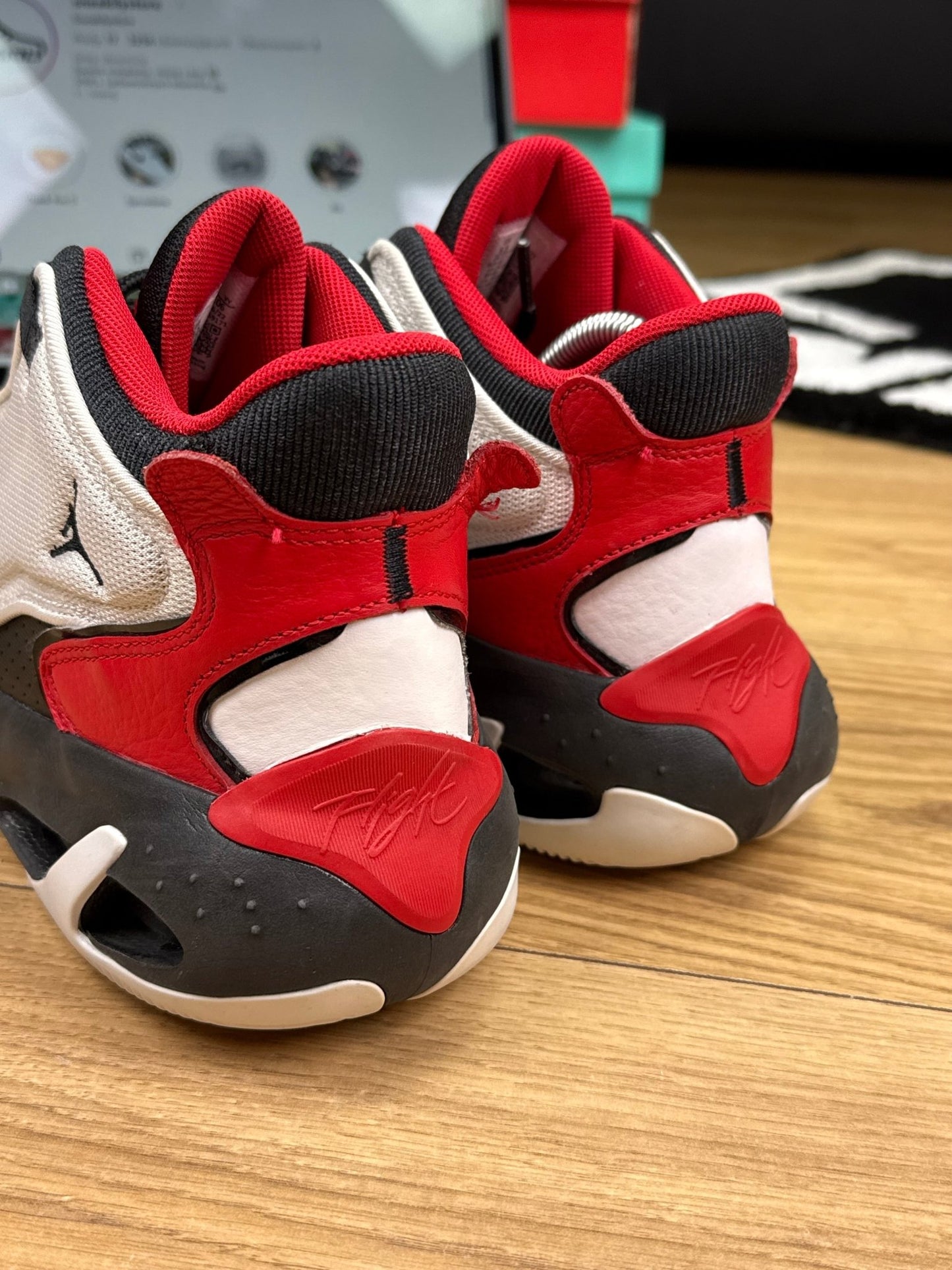 Nike Air Jordan Max Aura 4 (42)