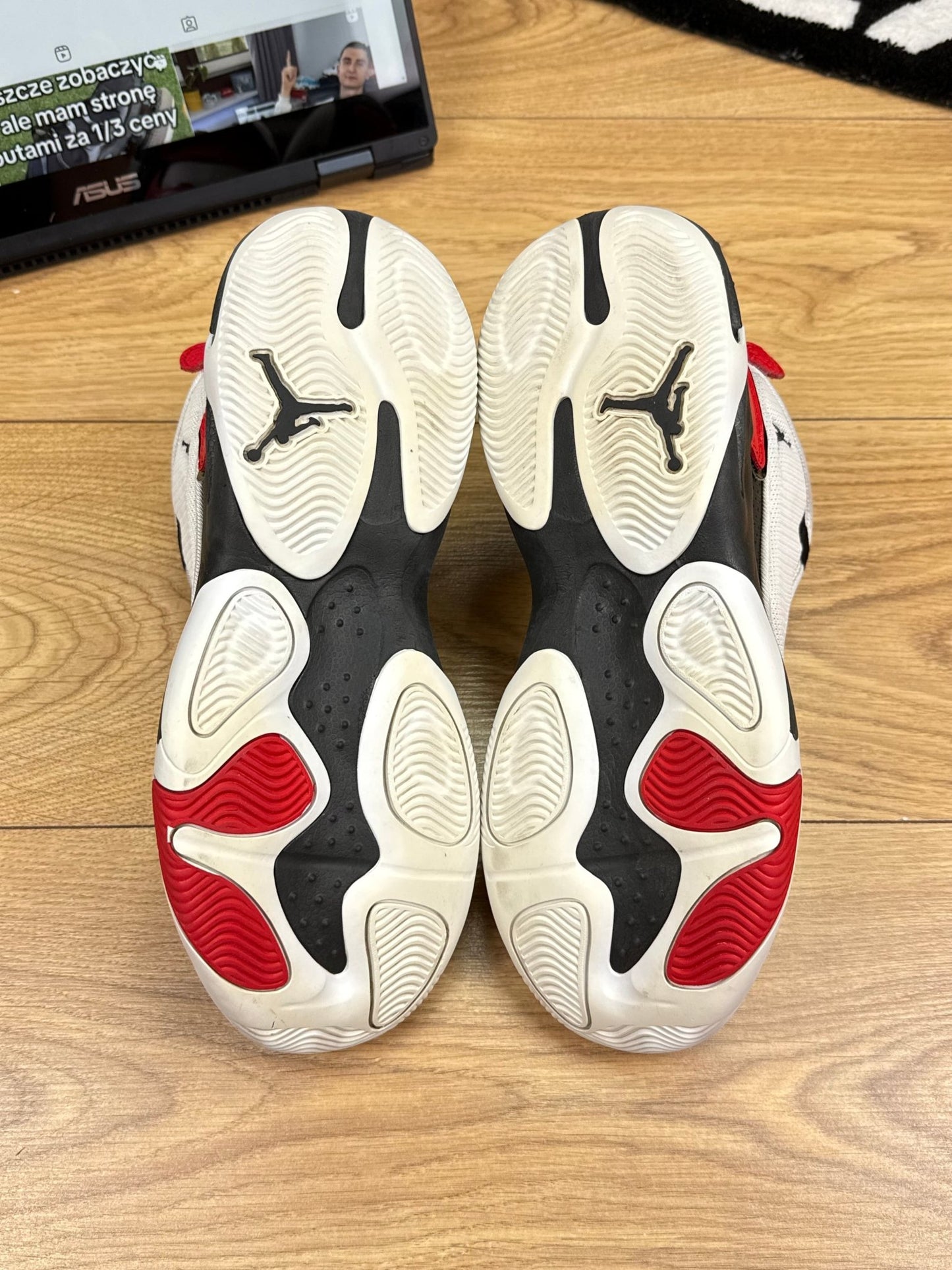 Nike Air Jordan Max Aura 4 (42)