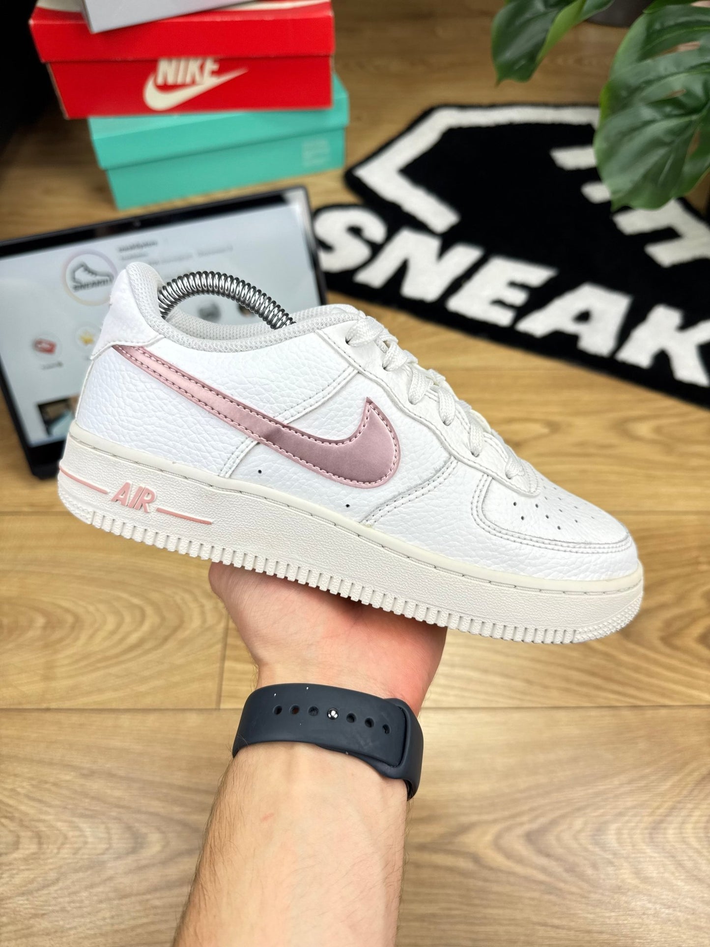 Nike Air Force 1 Low (37.5)