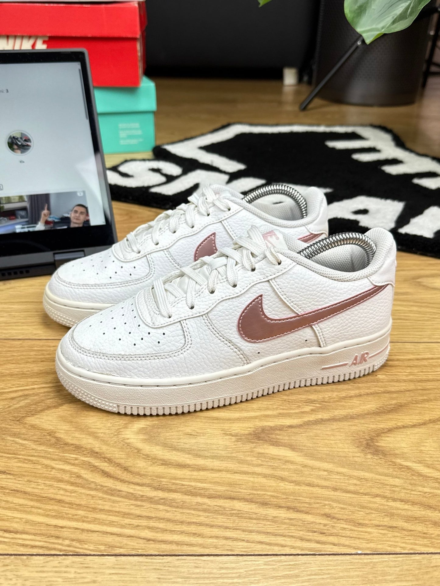 Nike Air Force 1 Low (37.5)