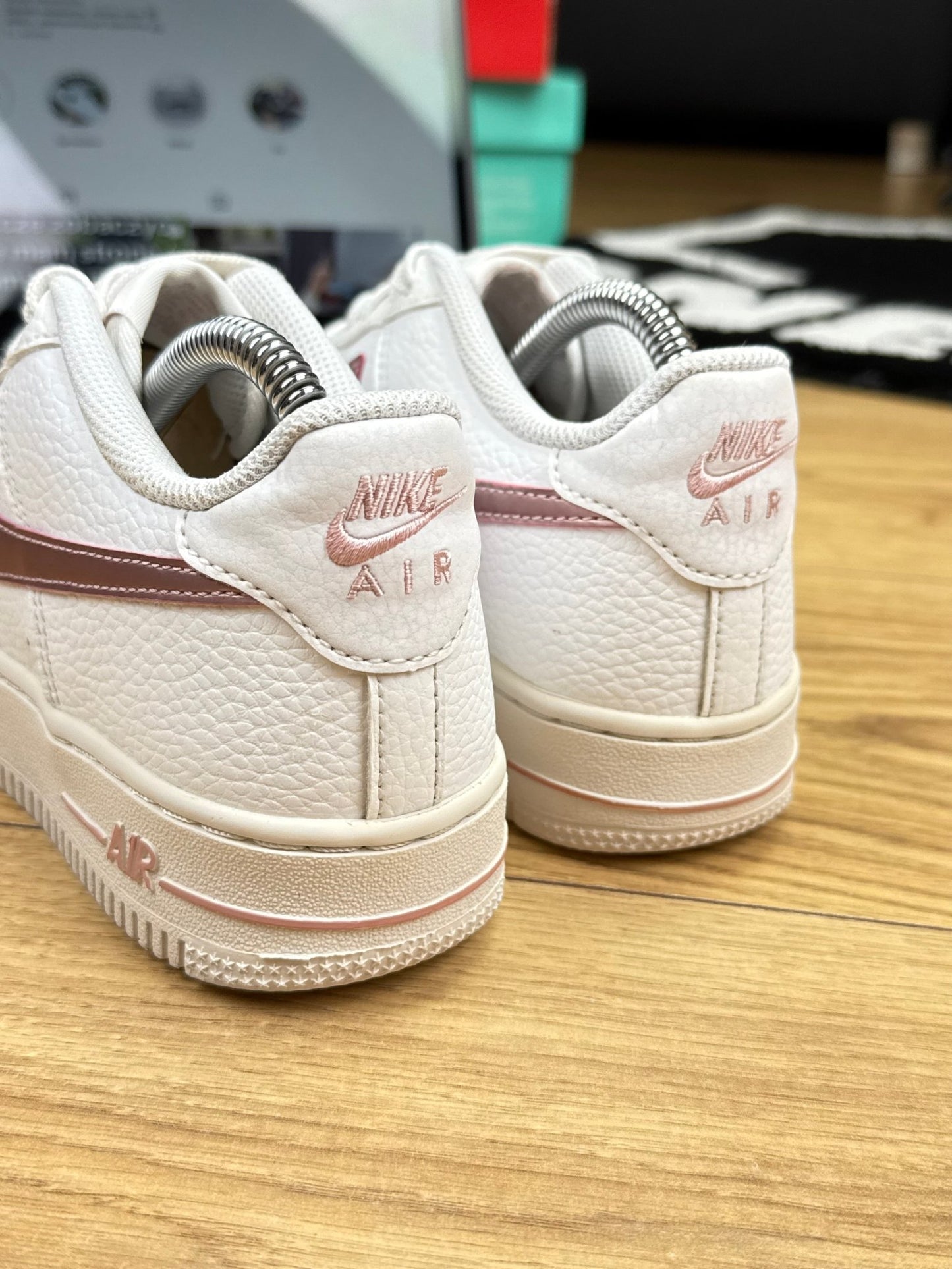 Nike Air Force 1 Low (37.5)