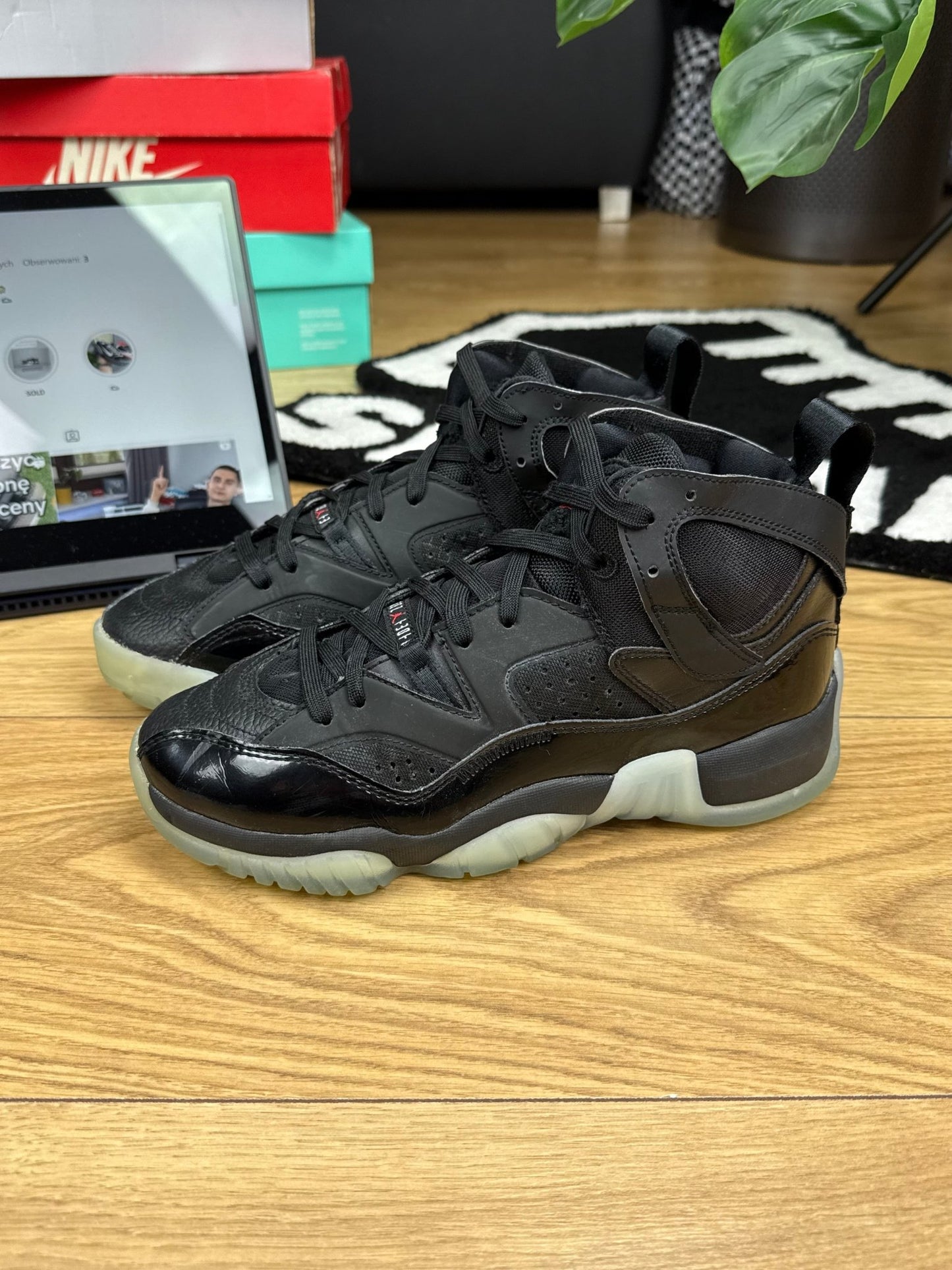 Nike Air Jordan Jumpman Two Trey (40)