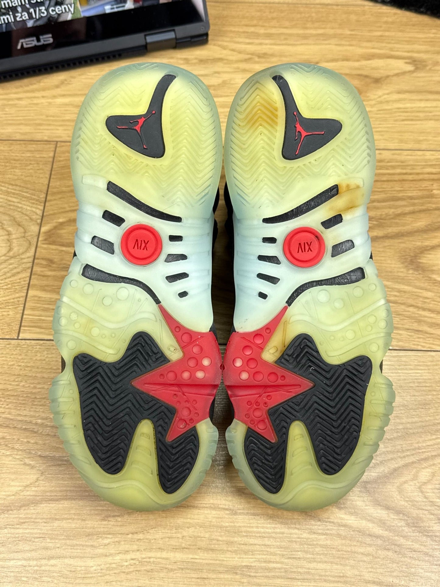 Nike Air Jordan Jumpman Two Trey (40)