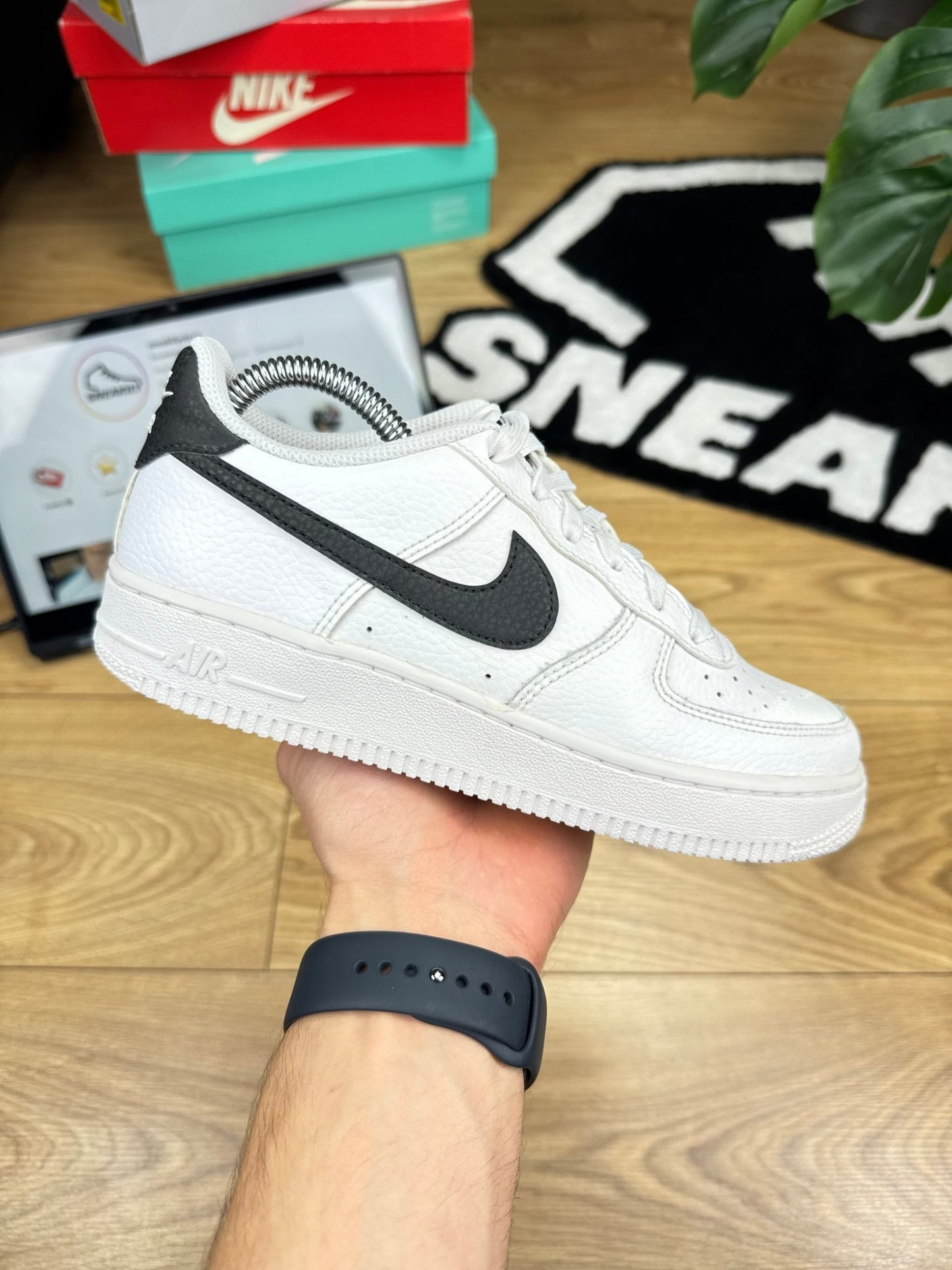 Nike Air Force 1 Low (37.5)