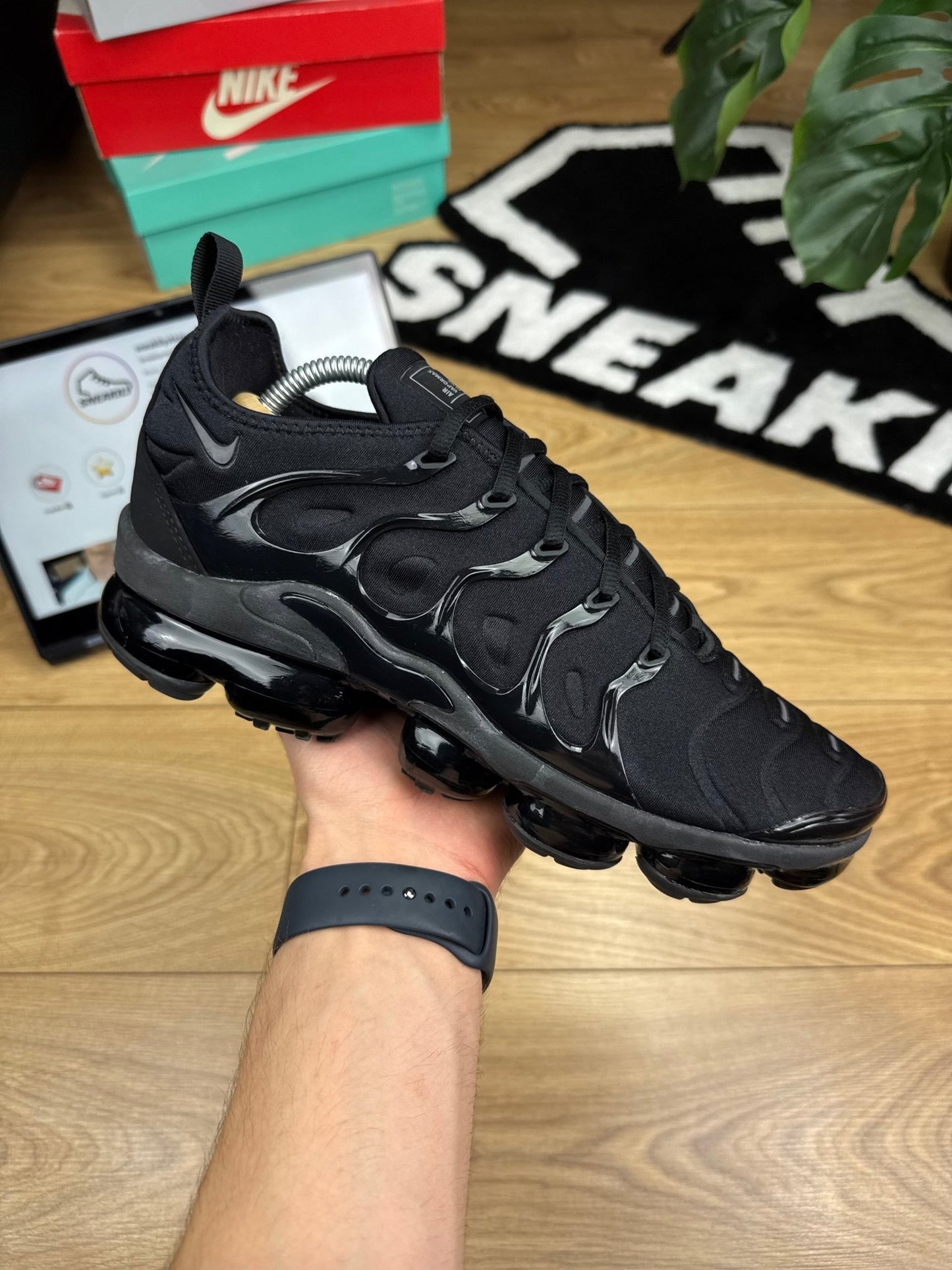 Nike Air Vapormax Plus (42.5)