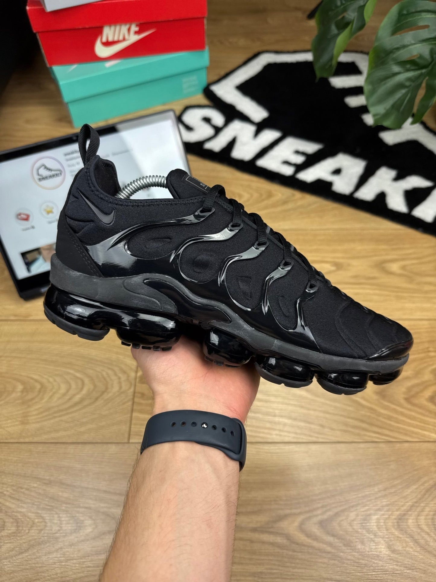 Nike Air Vapormax Plus (42.5)