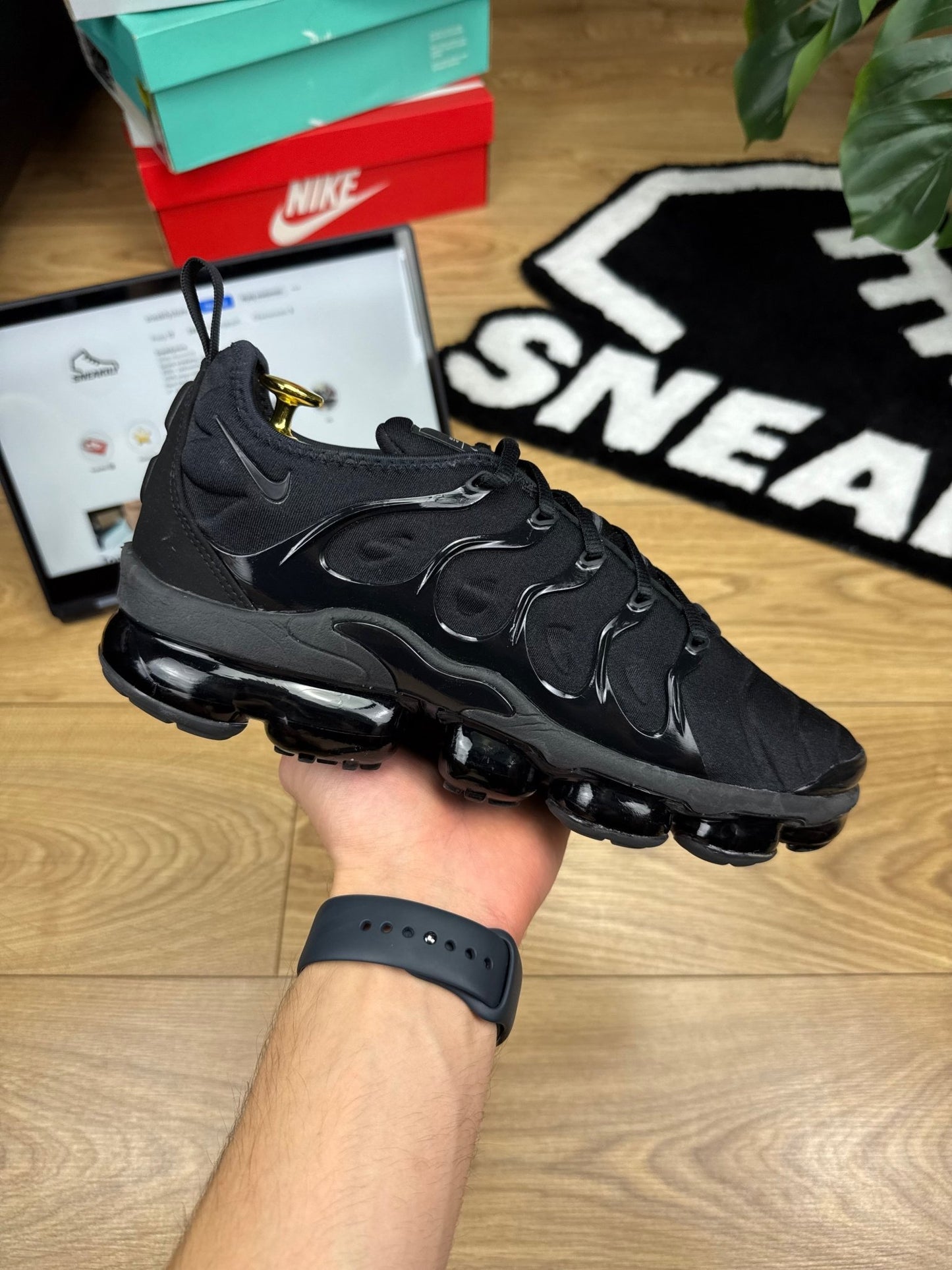 Nike Air Vapormax Plus (42.5)