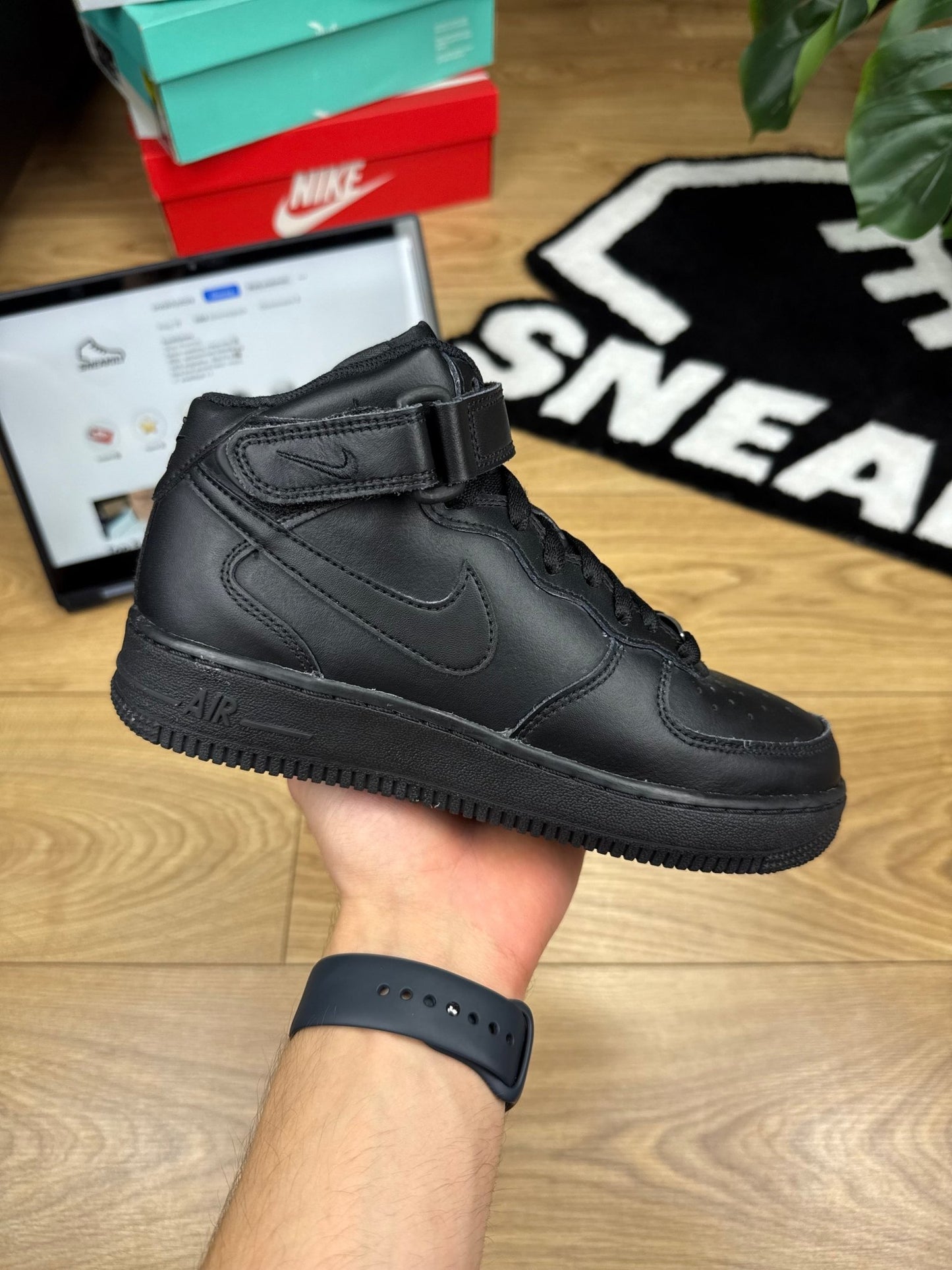 Nike Air Force 1 Mid (37.5)