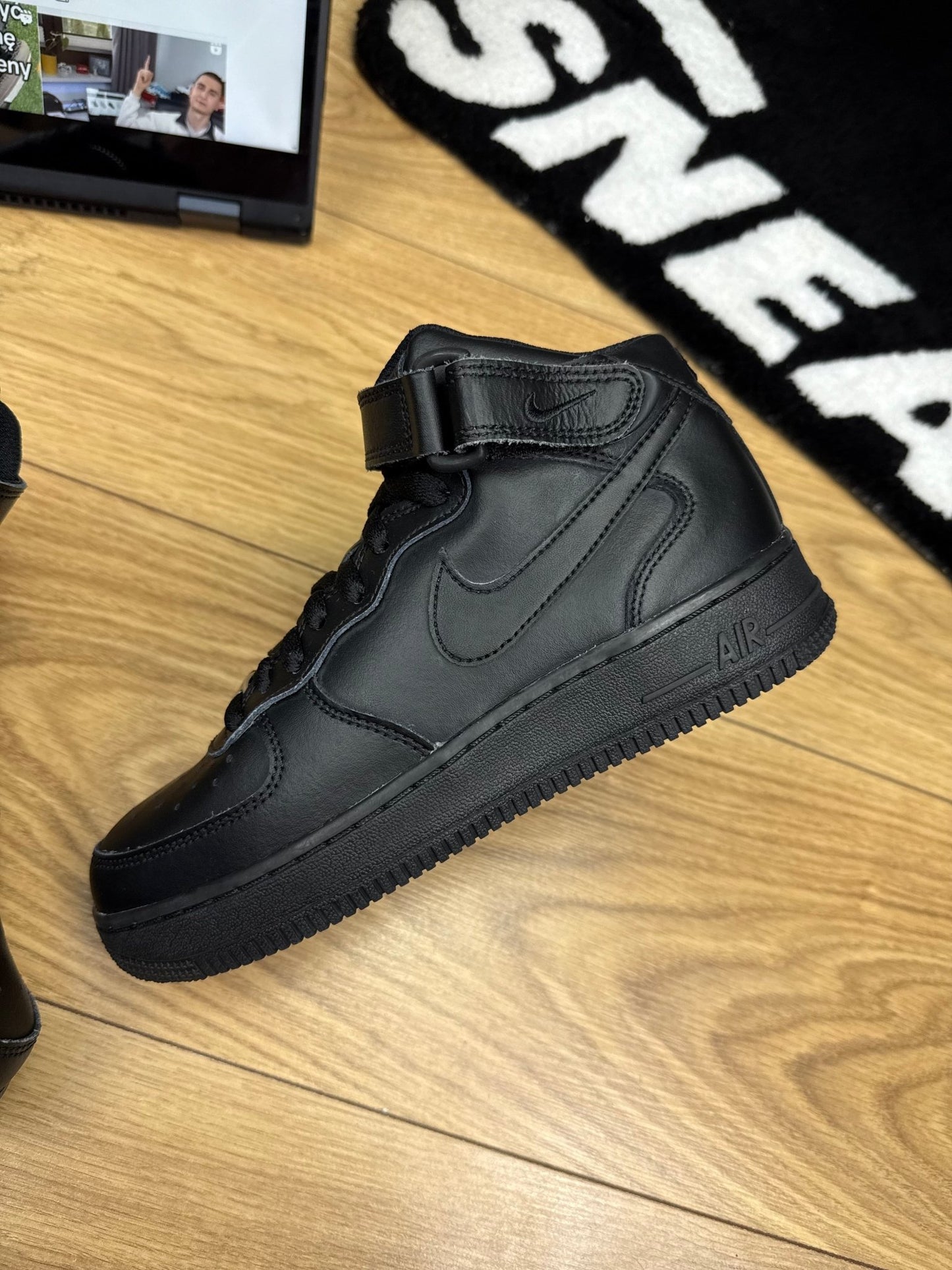 Nike Air Force 1 Mid (37.5)