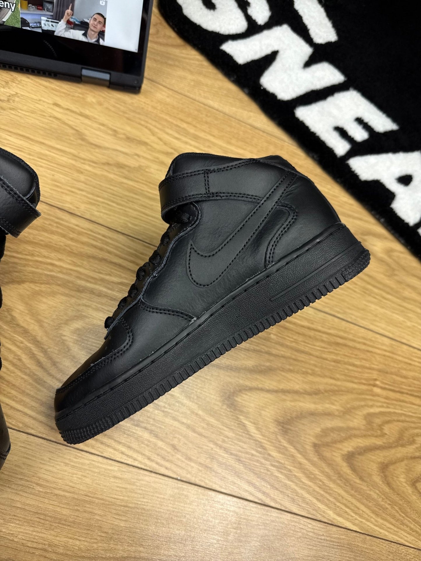 Nike Air Force 1 Mid (37.5)