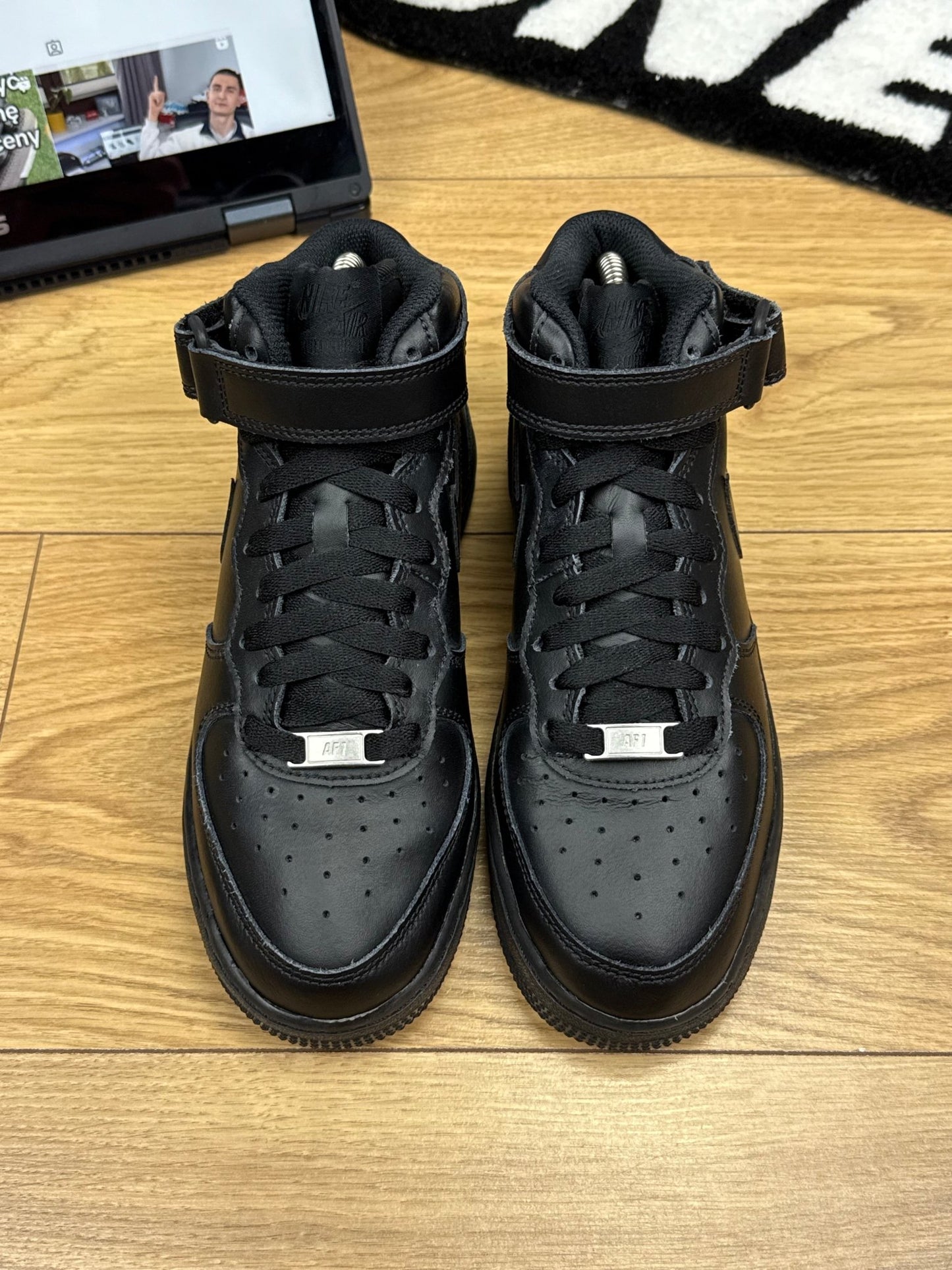 Nike Air Force 1 Mid (37.5)