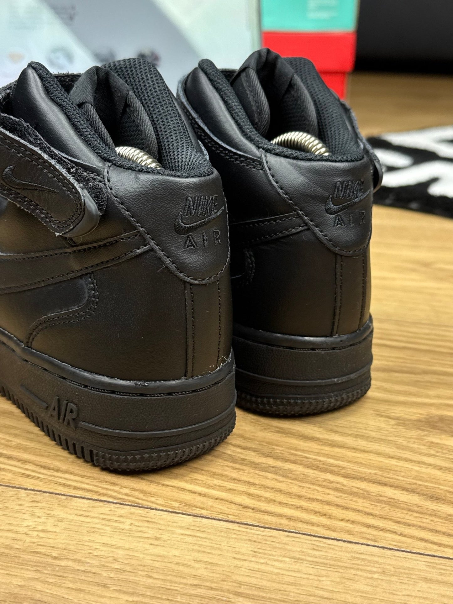 Nike Air Force 1 Mid (37.5)