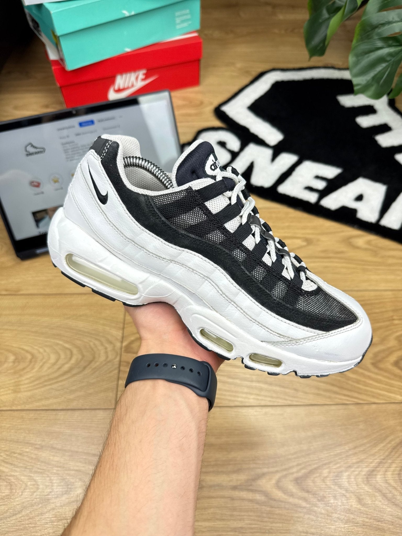 yin yang nike air max