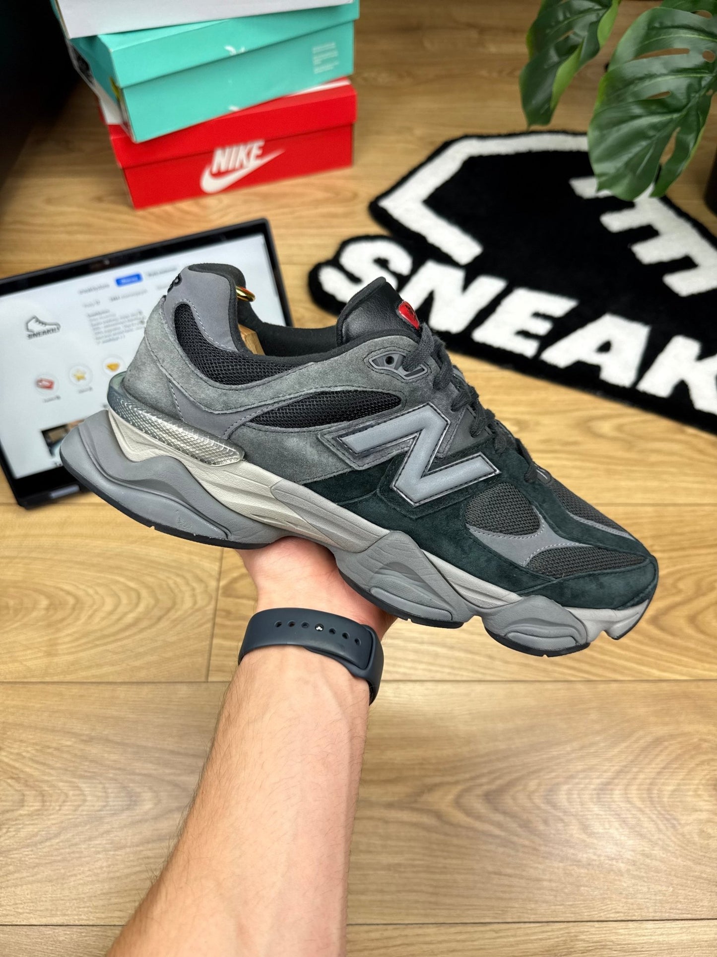 New Balance 9060 (46.5)