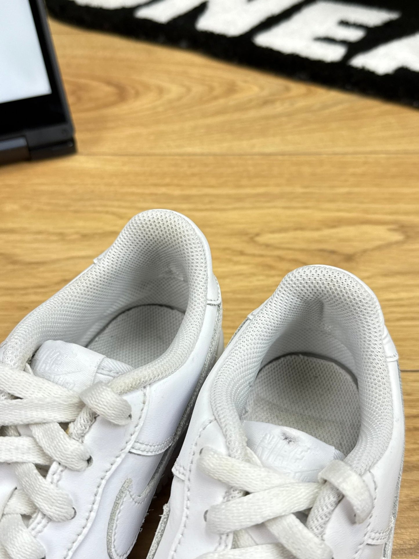 Nike Air Force 1 Low (37.5)