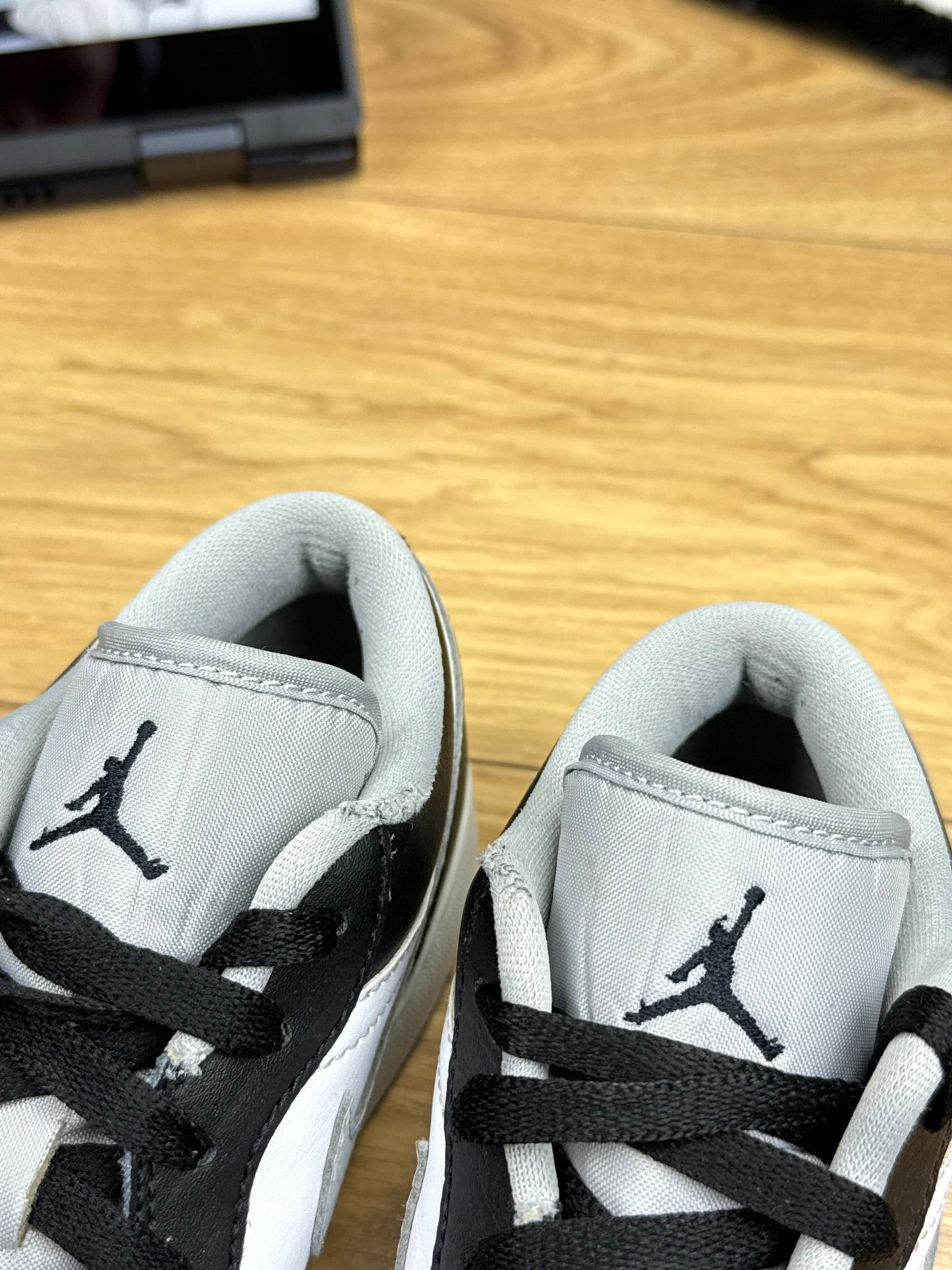 Nike Air Jordan 1 Low (37.5)