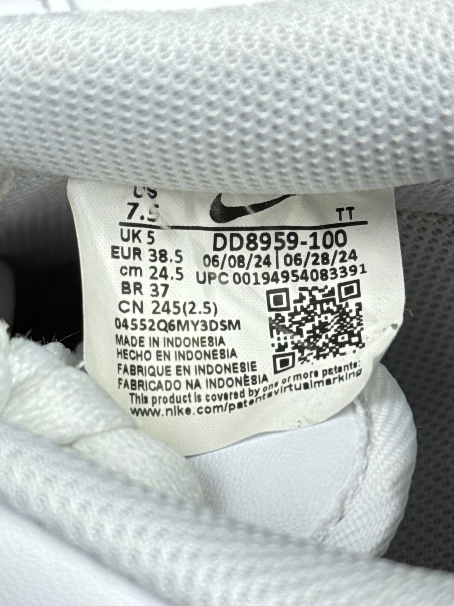 Nike Air Force 1 Low (38.5)