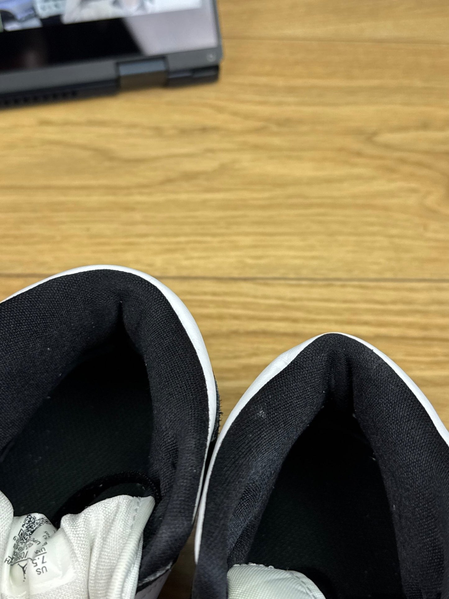 Nike Air Jordan 1 Mid (38.5)