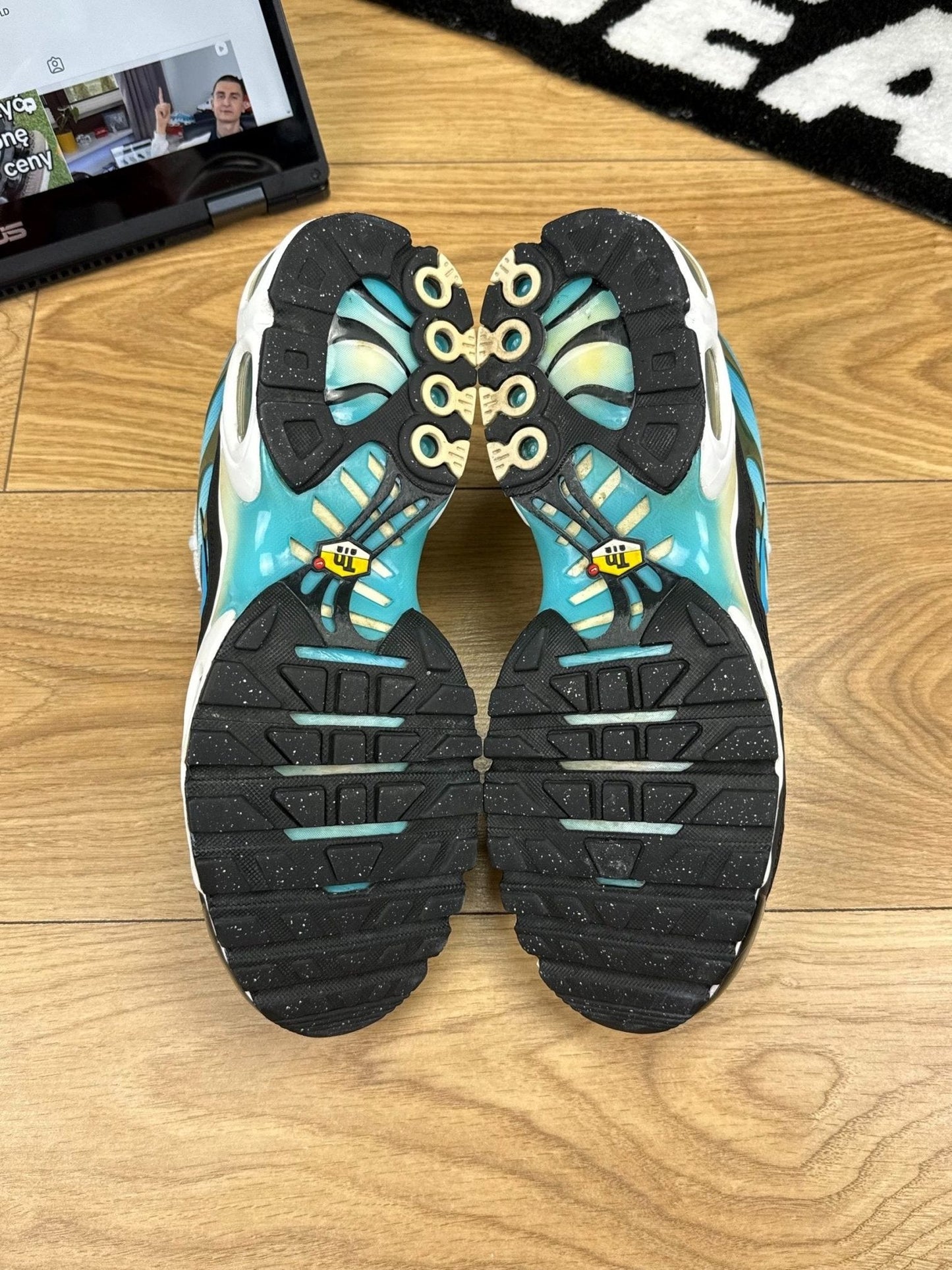Nike Air Max Plus Baltic Blue — buty sportowe męskie w bardzo dobrym stanie rozmiar 43, zapiętki butów