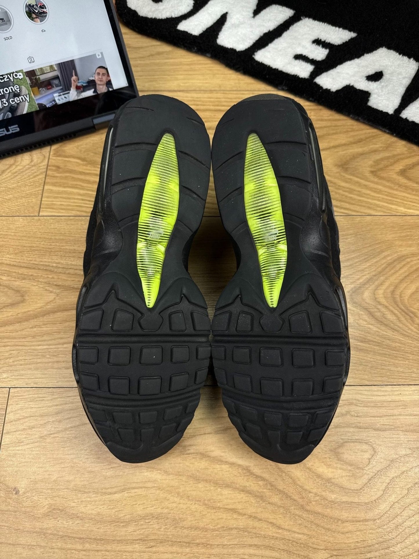 Nike Air Max 95 Black Volt — buty sportowe męskie w bardzo dobrym stanie rozmiar 46, zapiętki butów