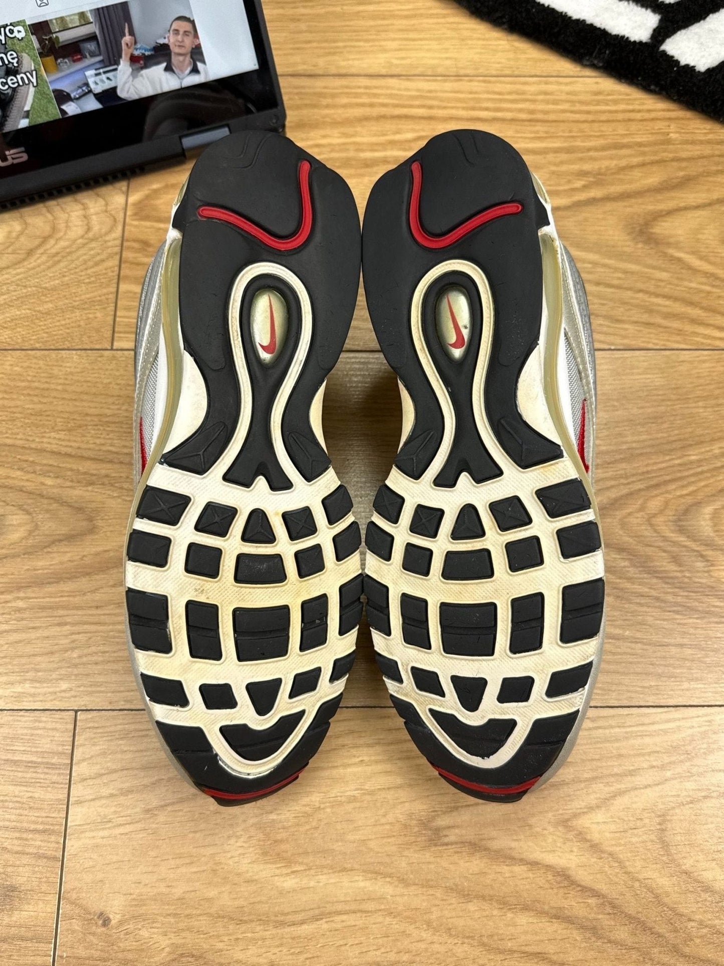 Nike Air Max 97 OG QS Silver Bullet Silver Bullet — buty sportowe męskie w bardzo dobrym stanie rozmiar 42, zapiętki butów
