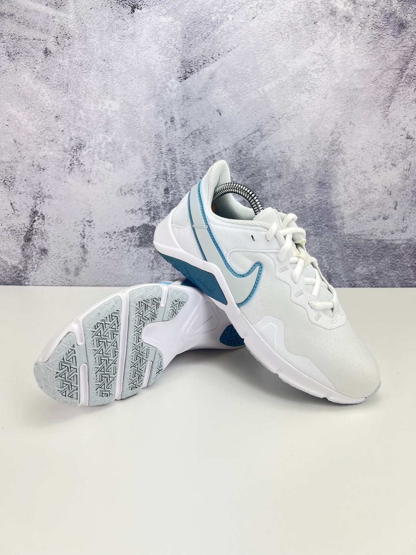 Nike Legend Essential 2 (36.5) - sneakilystore