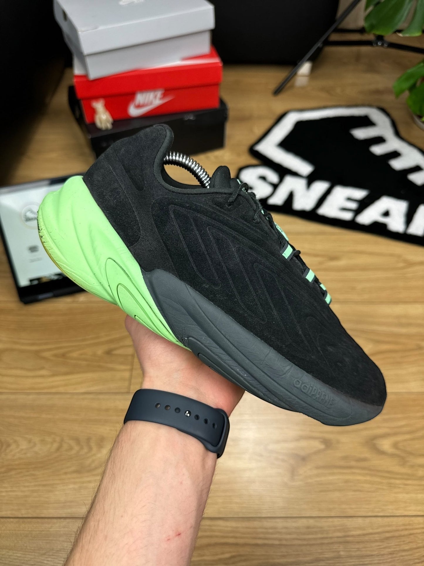 Adidas Ozelia (43 1/3)