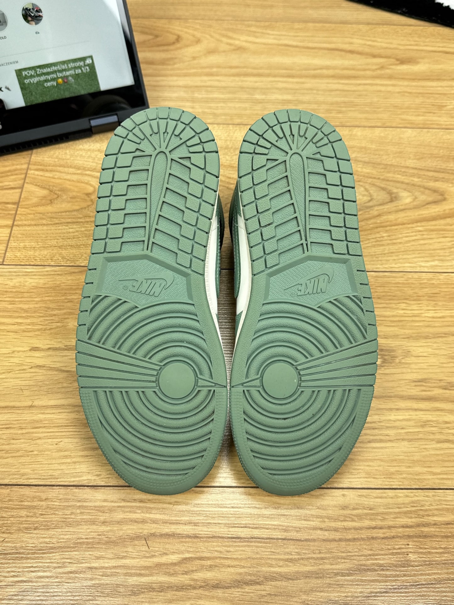 Nike Air Jordan 1 Mid (39)