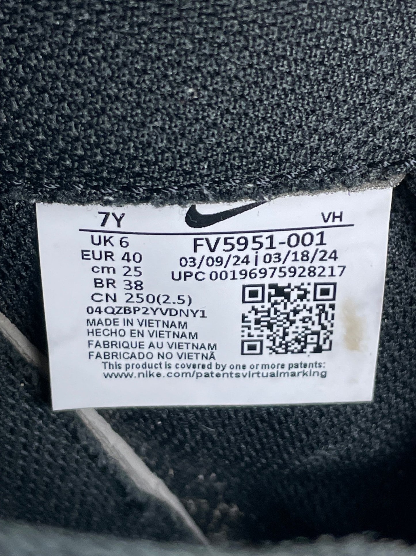 Nike Air Force 1 Low Triple Black — buty sportowe męskie w bardzo dobrym stanie rozmiar 40, opcjonalne zdjęcie 2