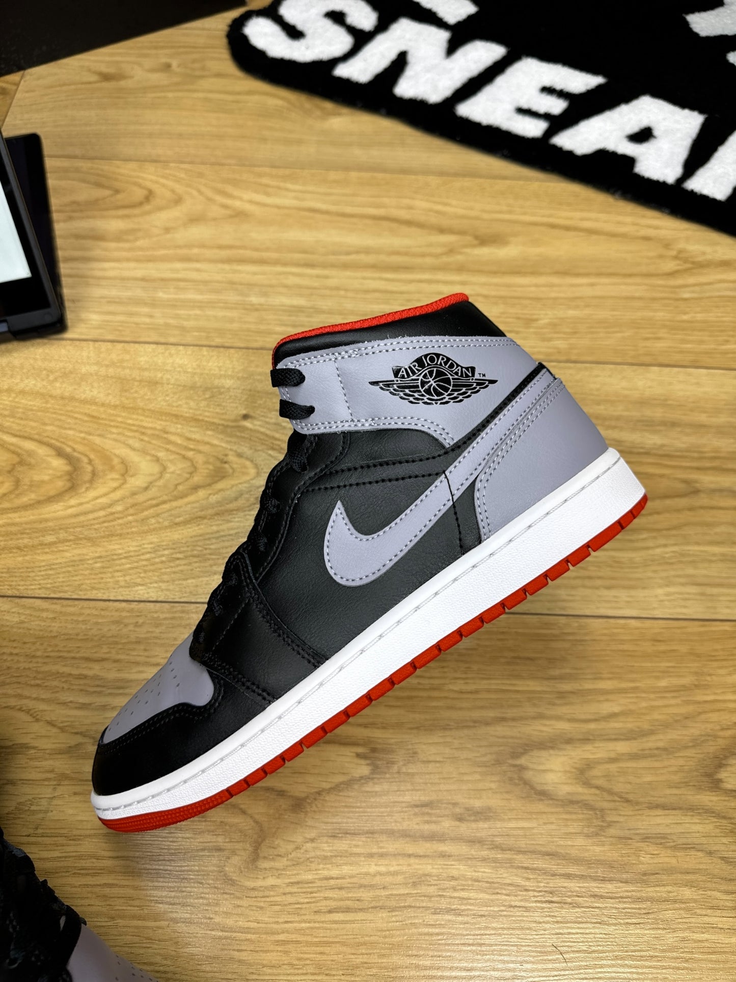 Nike Air Jordan 1 Mid (44)