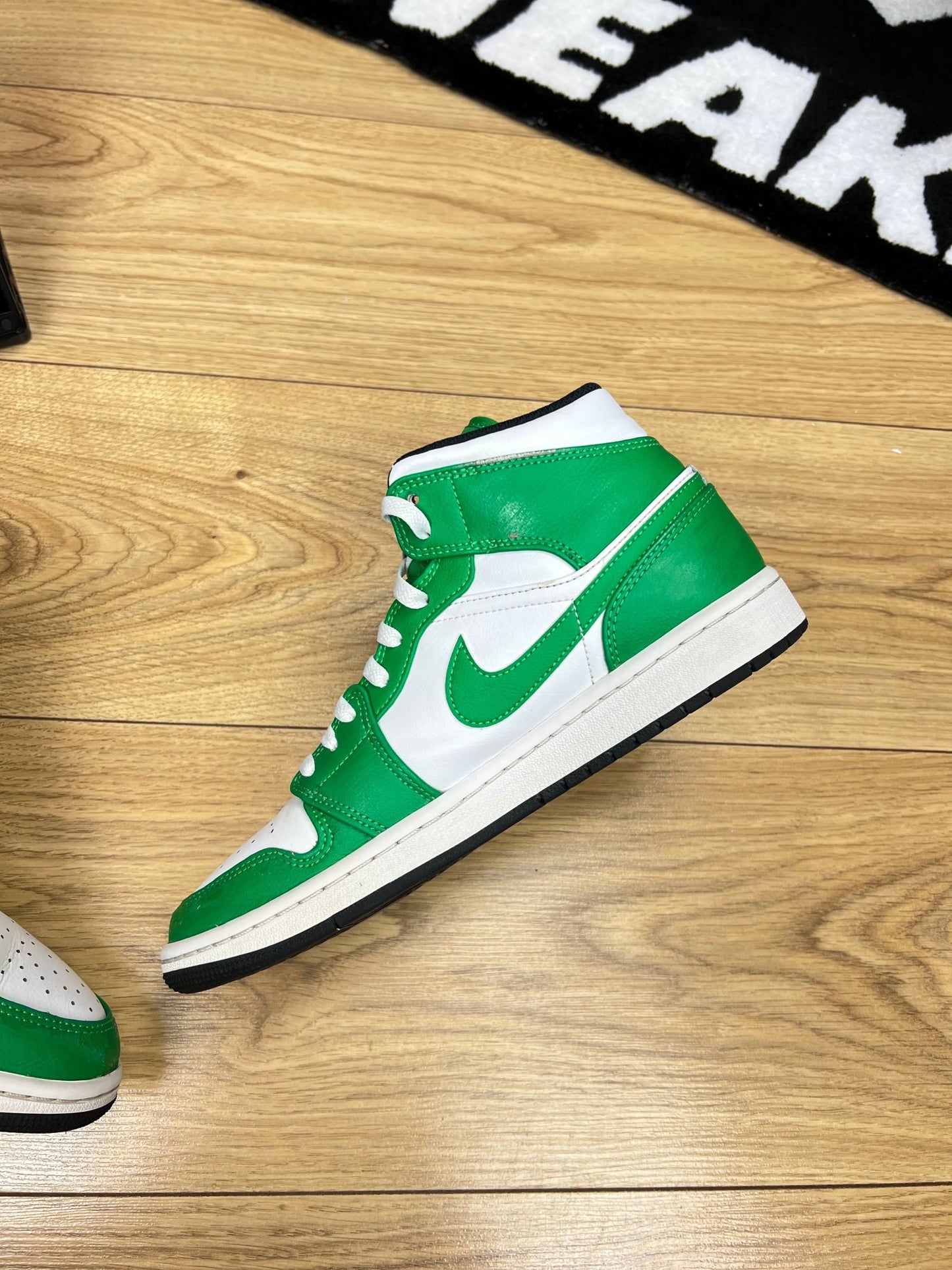 Nike Air Jordan 1 Mid (41)